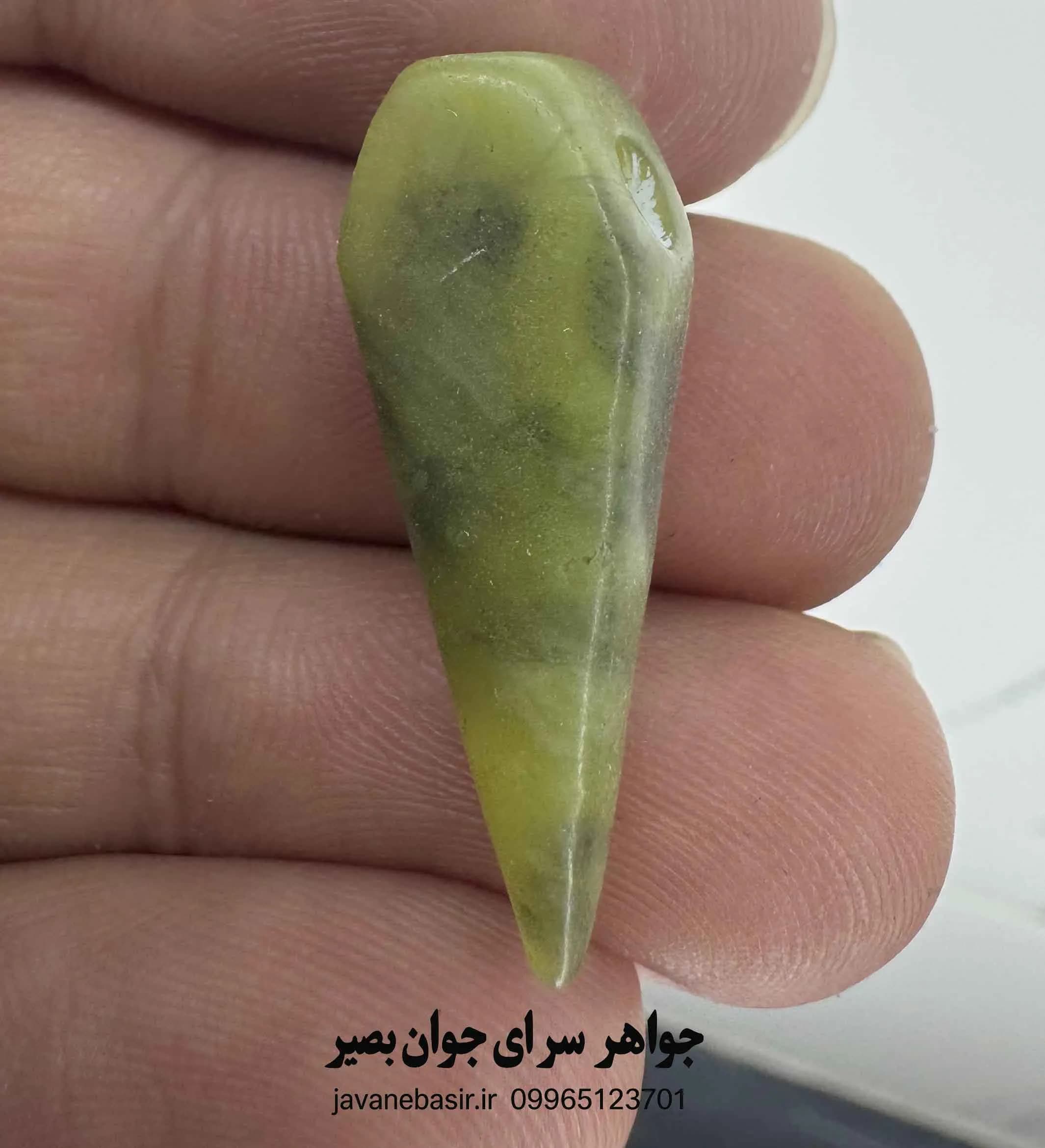 سنگ یشم سبز افغانستان با بافت صابونی و انرژی تندرستی
