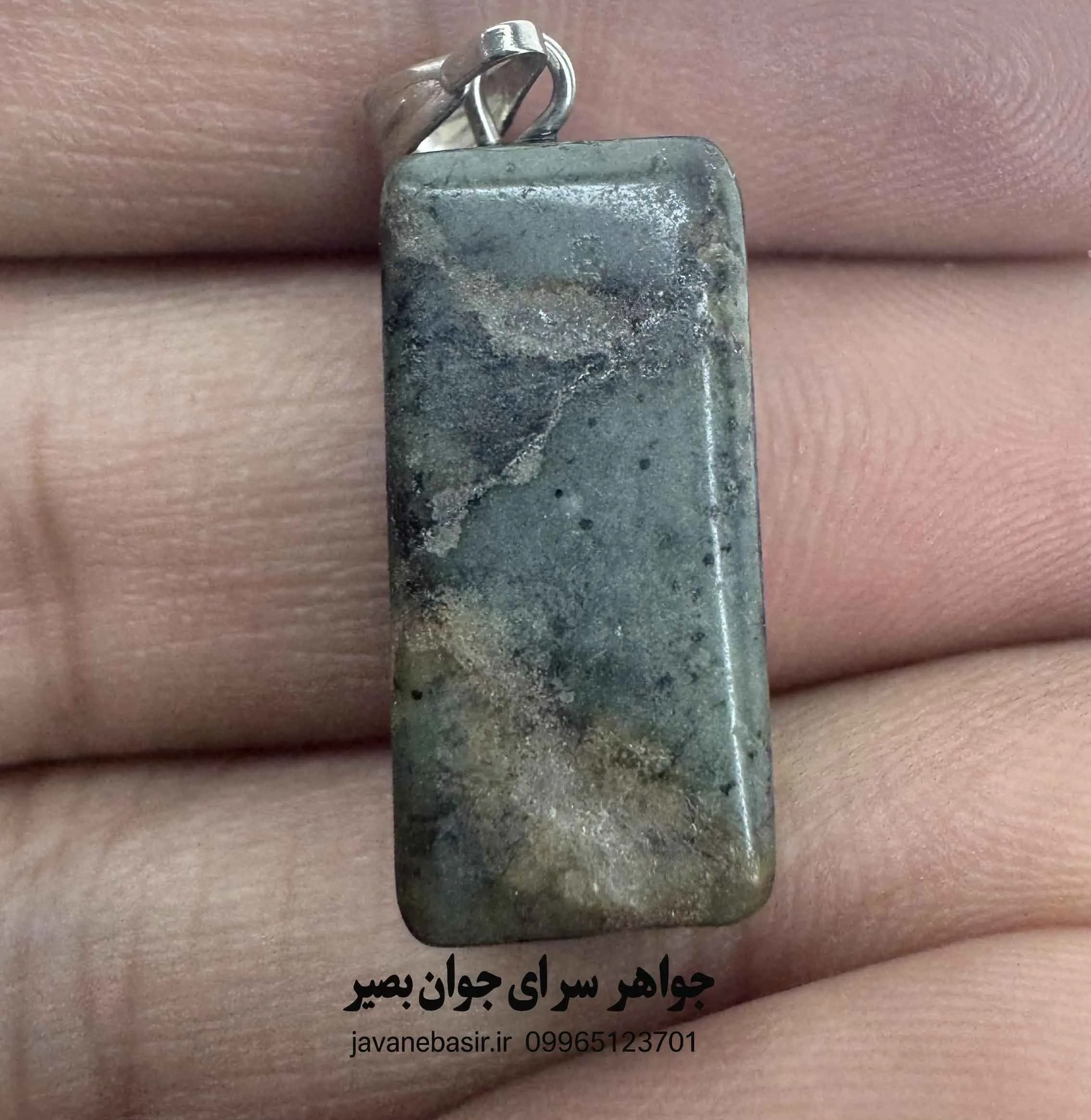 آویز یشم سبز افغانستان با عقد و افسون برای همراهی همیشگی — تصویر ۲