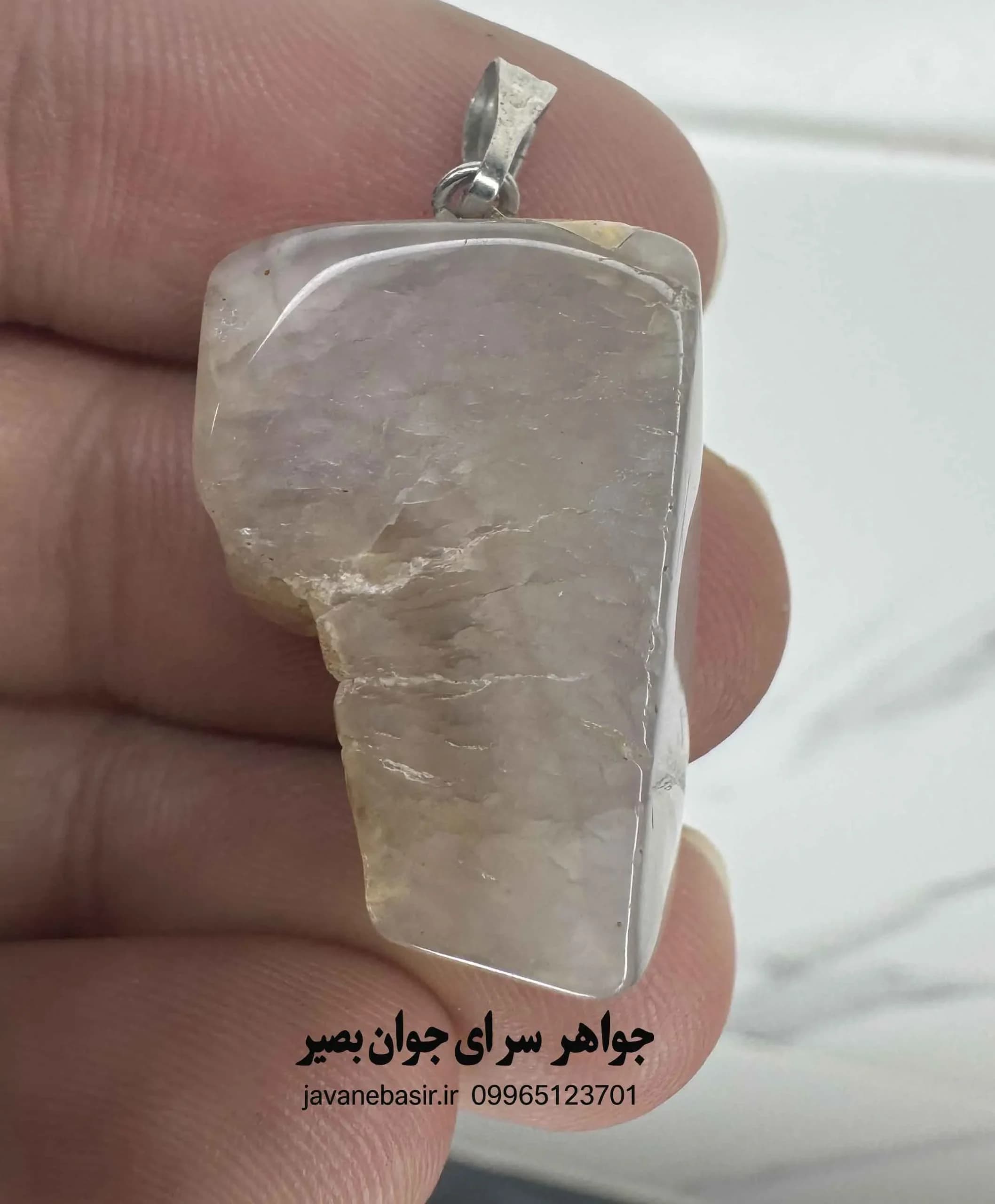 آویز عقیق طبیعی خام | سنگی کهن با شکل طبیعی و انرژی بکر از دل زمین — تصویر ۲