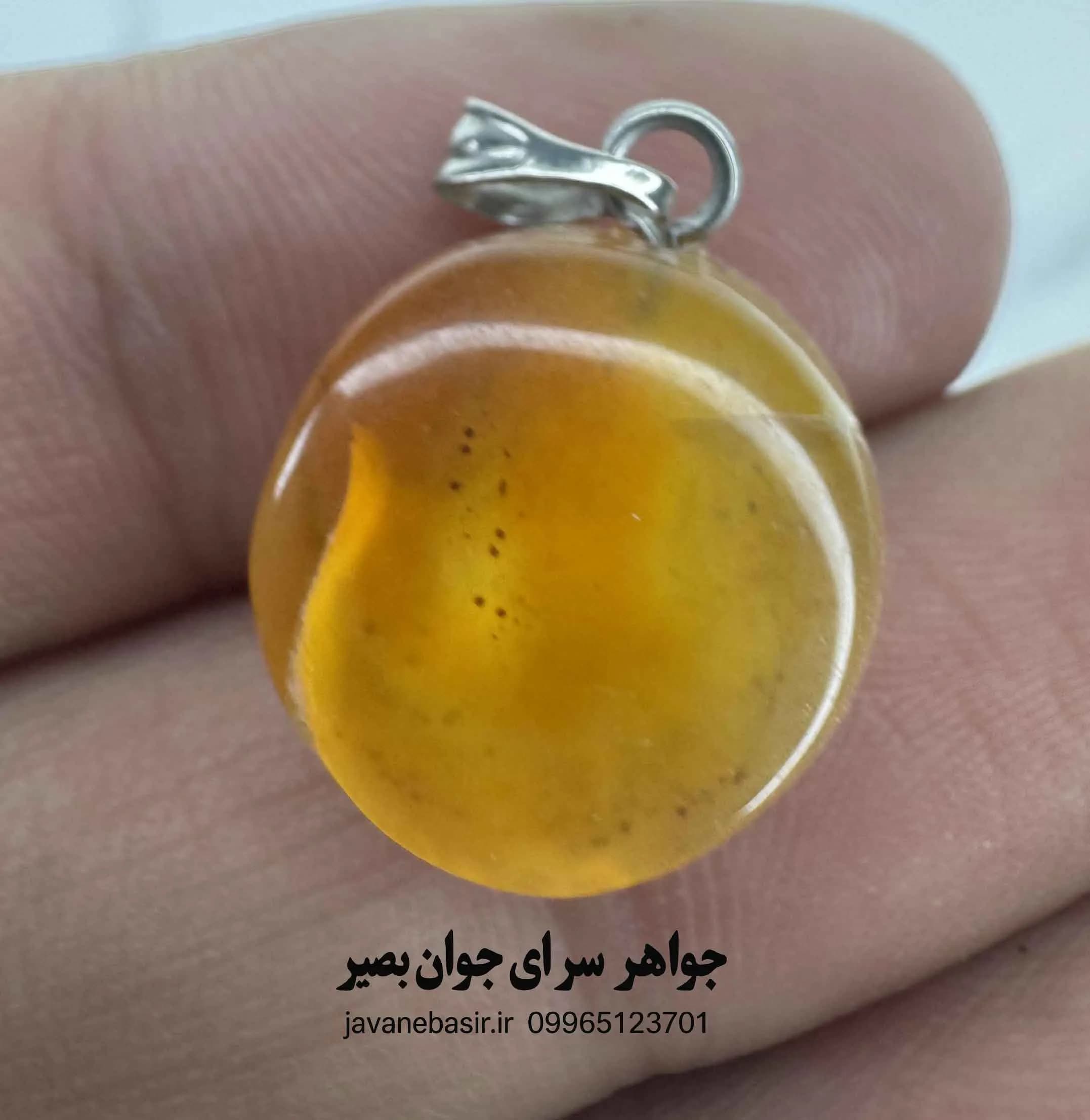 آویز عقیق زرد گرد | نگین درخشان با خلوص کامل و تراش ظریف