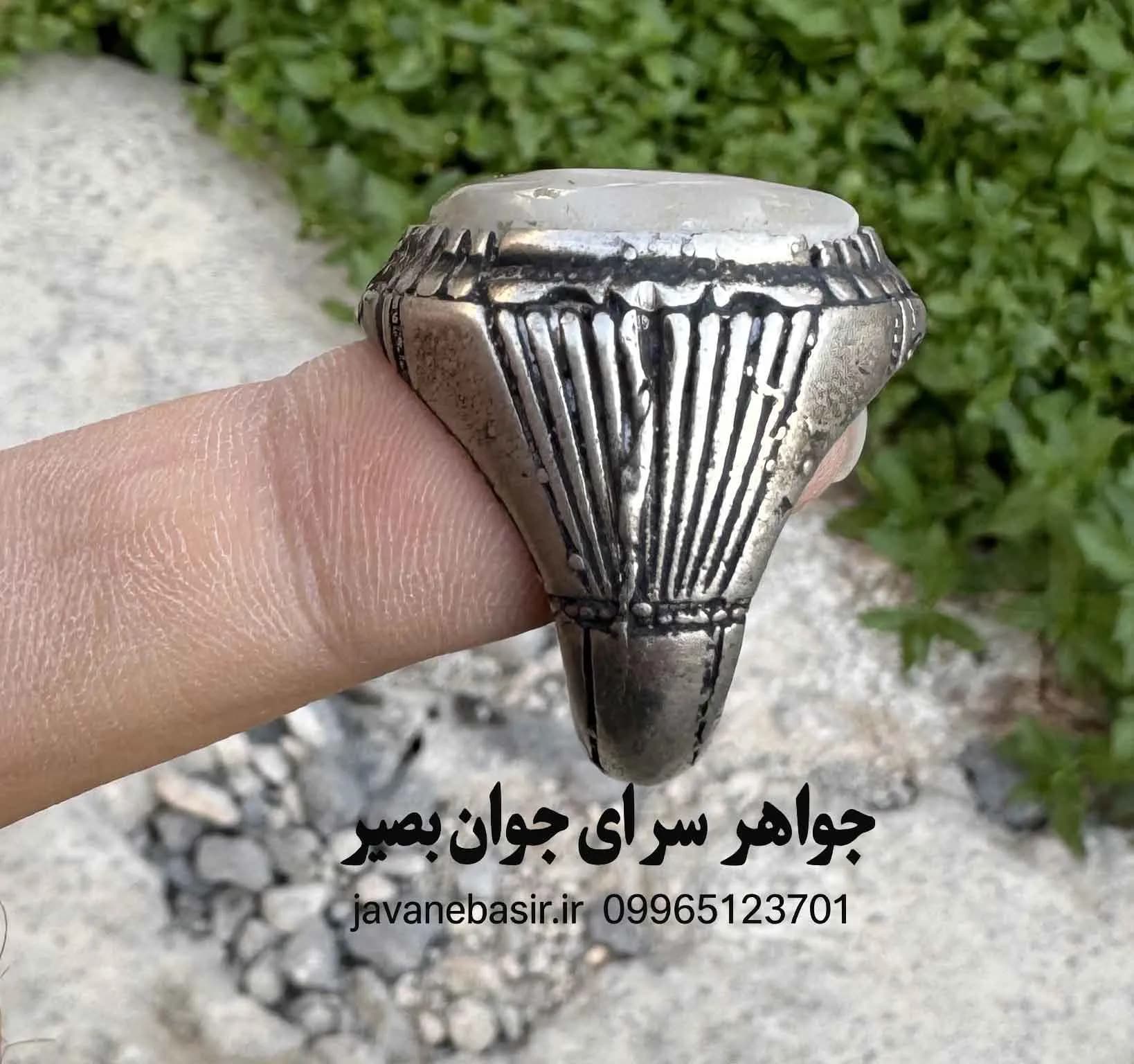 انگشتر عقیق سلیمانی با رکاب زنجانی | استایل جسورانه و مدرن — تصویر ۲