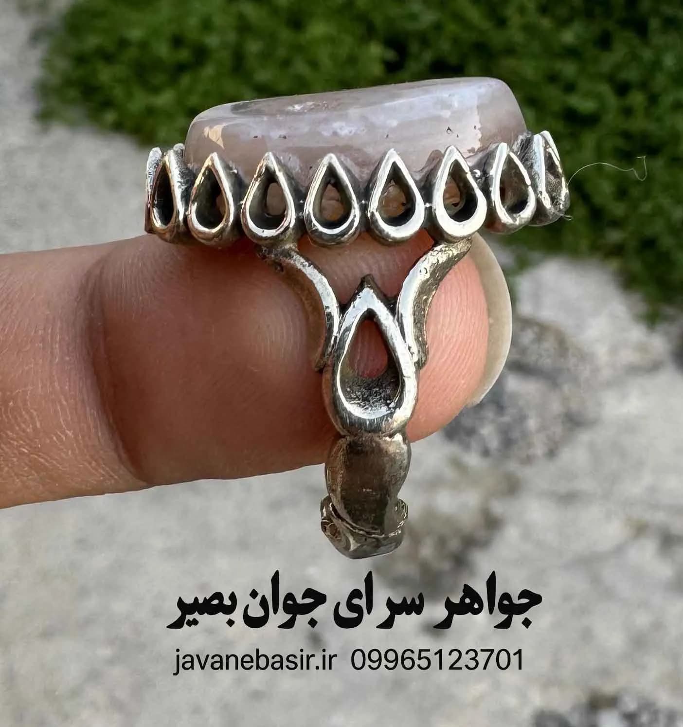 انگشتر عقیق چشم‌دار دون‌دانه | سنگ ساده با نگاه‌های مرموز و انرژی حفاظتی — تصویر ۲