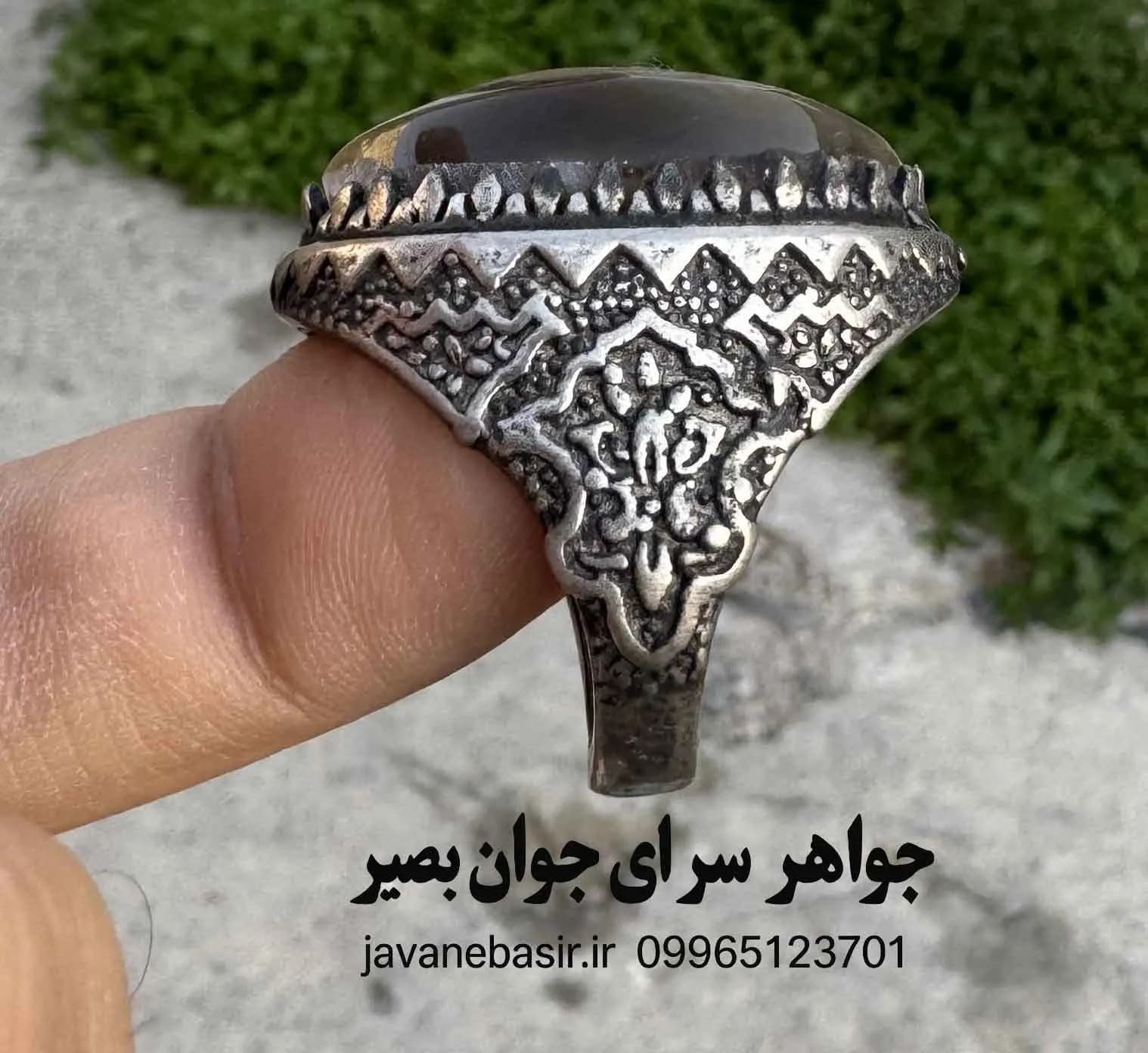 انگشتر عقیق درشت با نگین بزرگ | سنگ متمرکز با انرژی کهن و رکاب محکم — تصویر ۲
