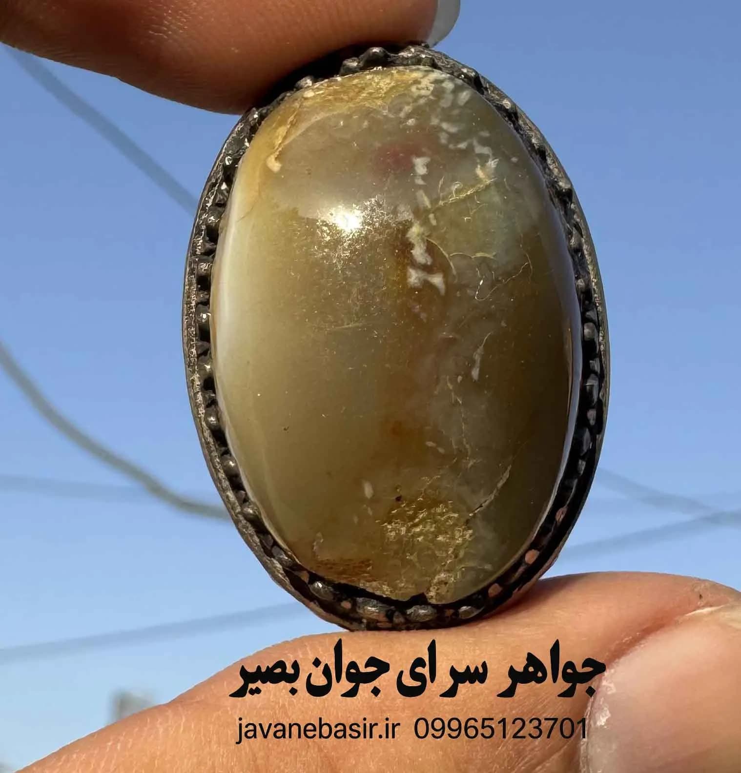 انگشتر عقیق درشت با نگین بزرگ | سنگ متمرکز با انرژی کهن و رکاب محکم