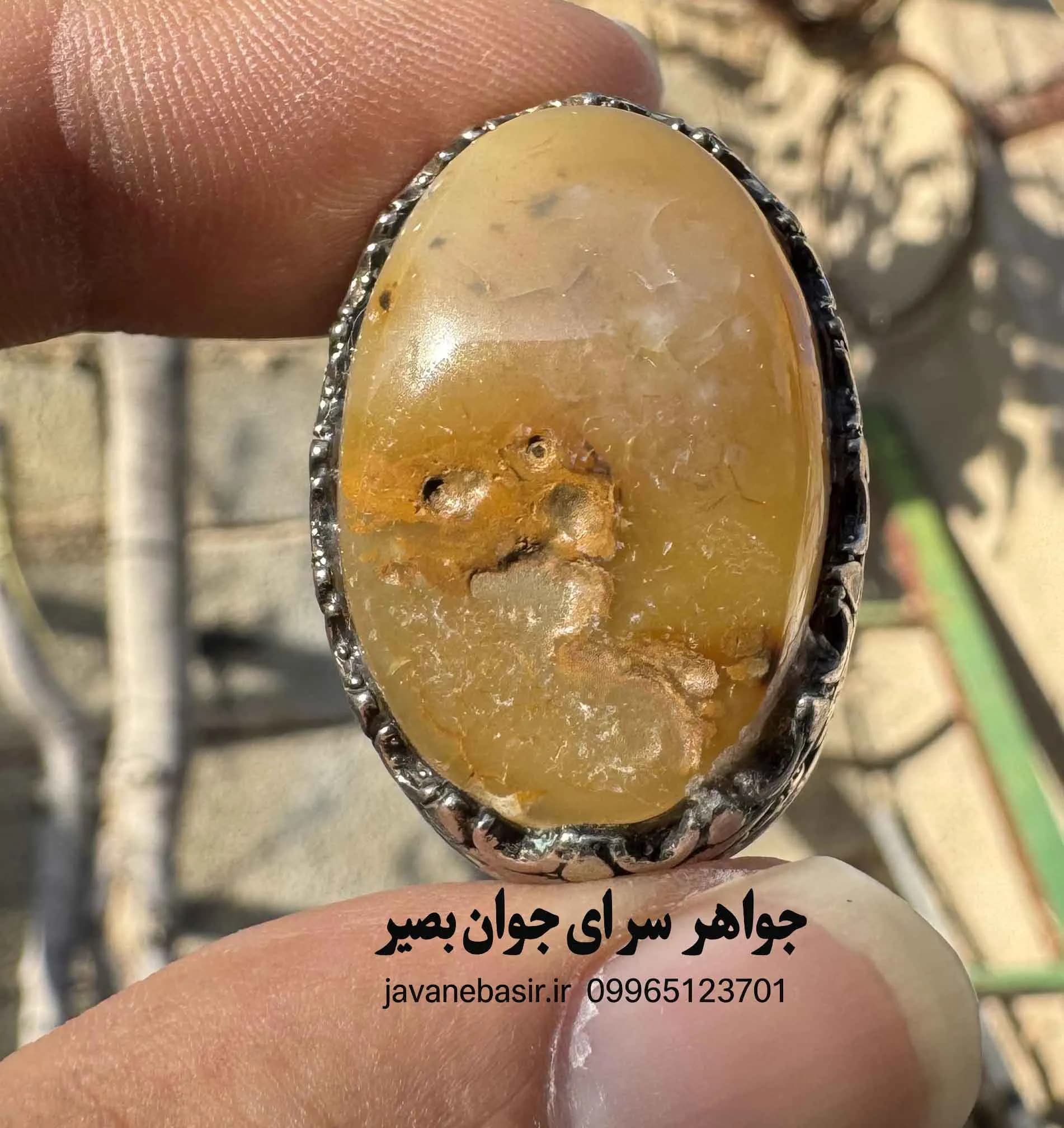 انگشتر عقیق زرد طبیعی با نگین درشت | سنگ زنده و پرانرژی برای موفقیت و شادی