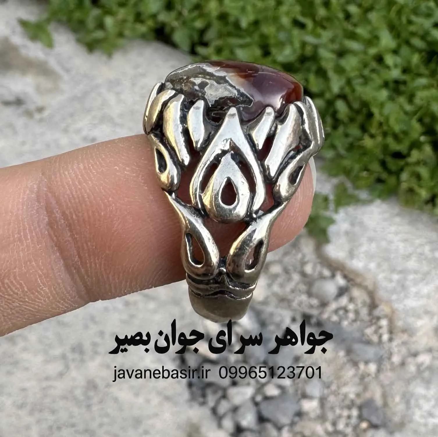انگشتر عقیق کرزی یمنی قرمز؛ سنگِ جسارت، انرژیِ حیاتی و فتوحات — تصویر ۲