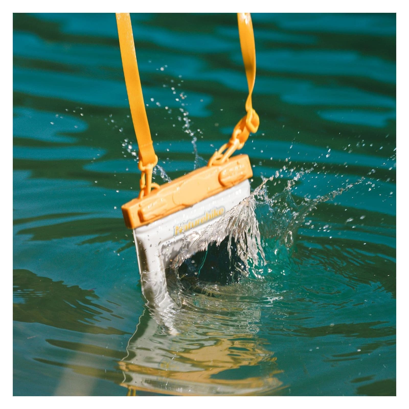 📱 کاور ضدآب موبایل Naturehike CNK2300BS015 زرد | IPX8 | مناسب آب و طبیعت‌گردی | زیتون‌کمپ