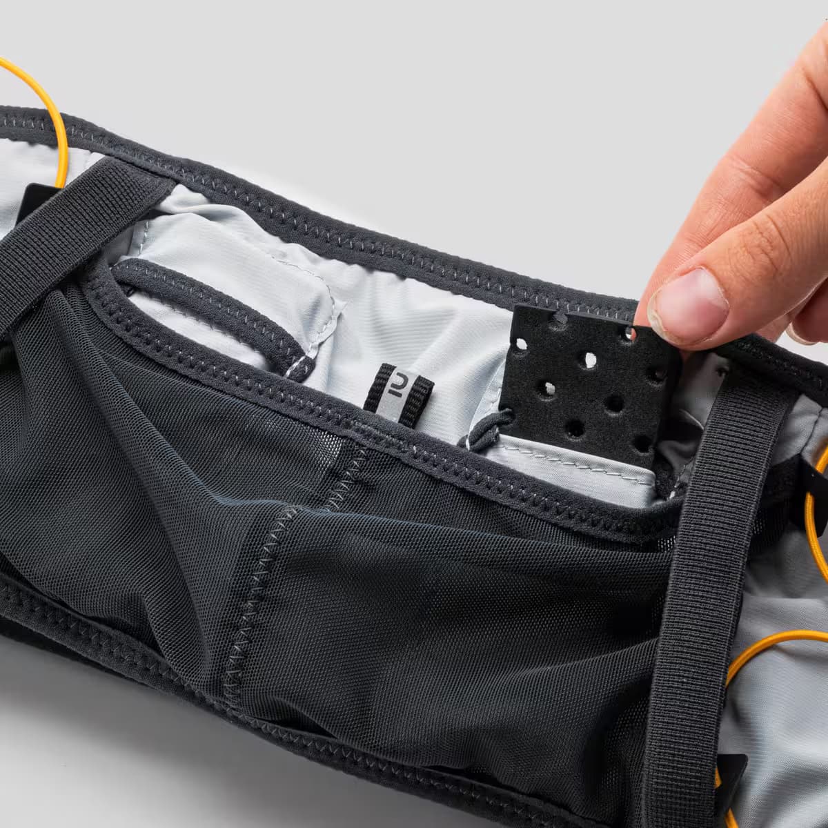 ✅ كمربند تريلرانينگ Kiprun Belt 900 – بزرگسال خاكستري مشكي مديوم/لارج — تصویر ۵