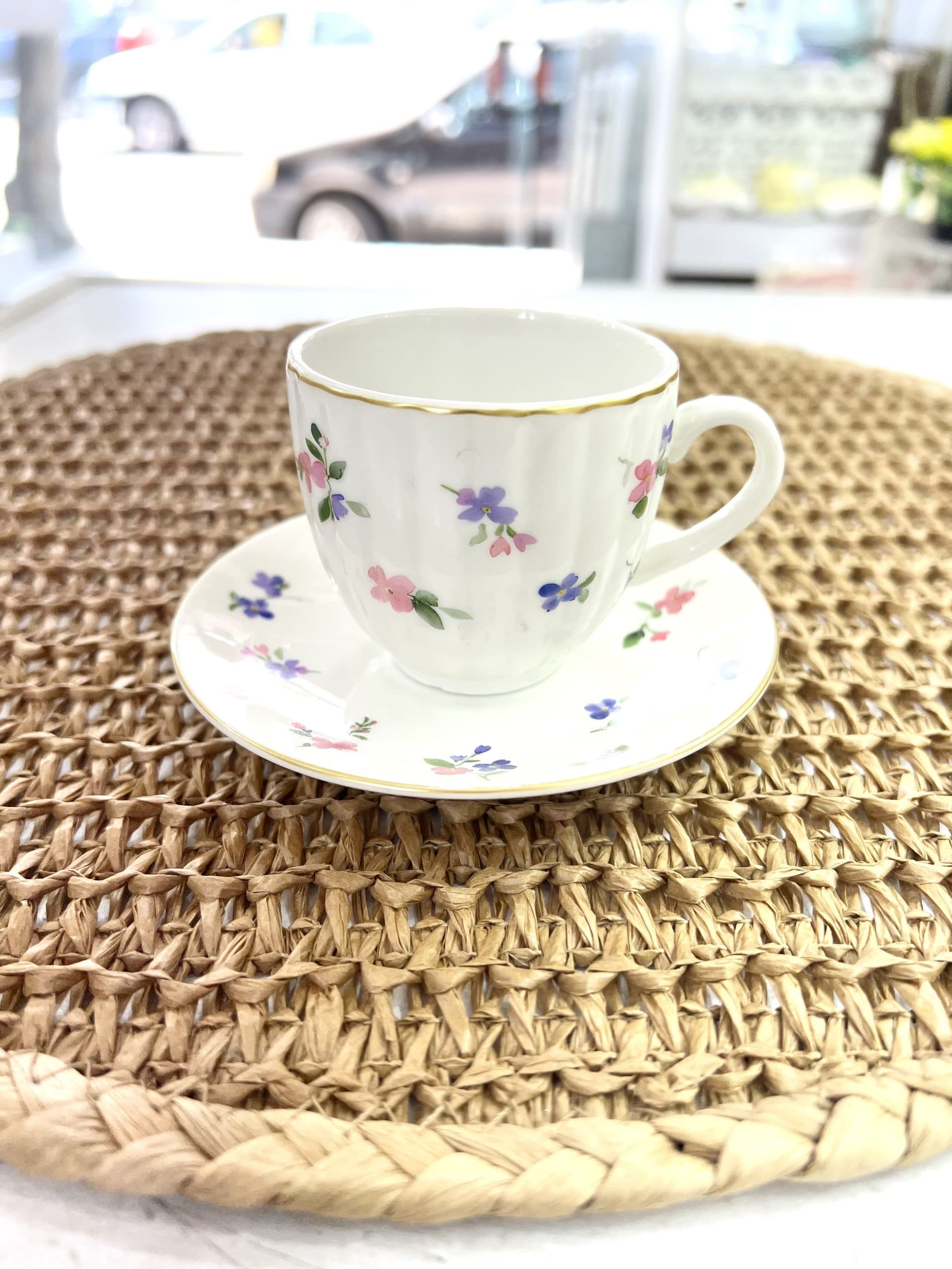 فنجان نعلبکی قهوه خوری گلدار شیاردار — تصویر ۴