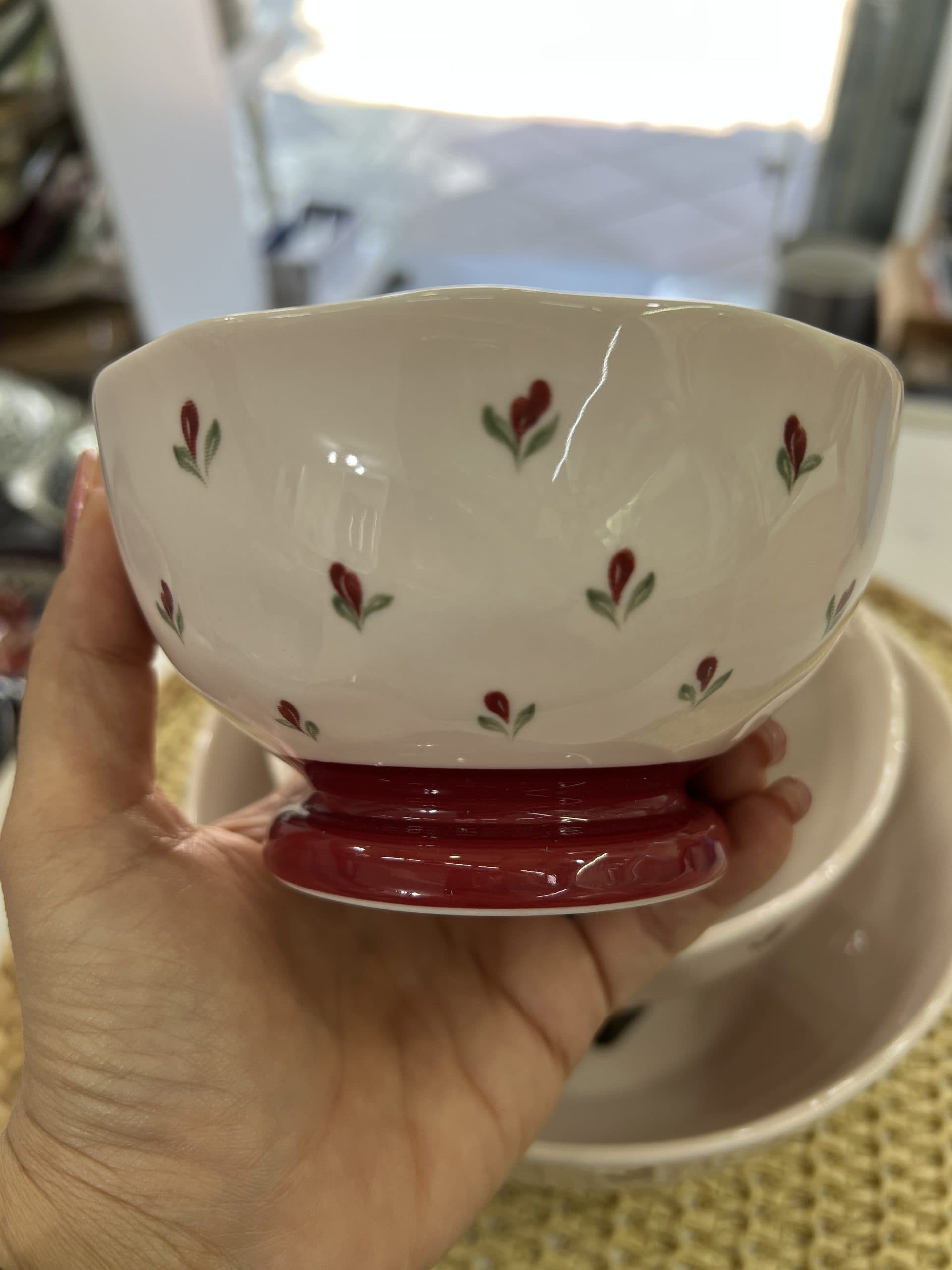 ظروف چینی گلدار حاشیه قرمز — تصویر ۸