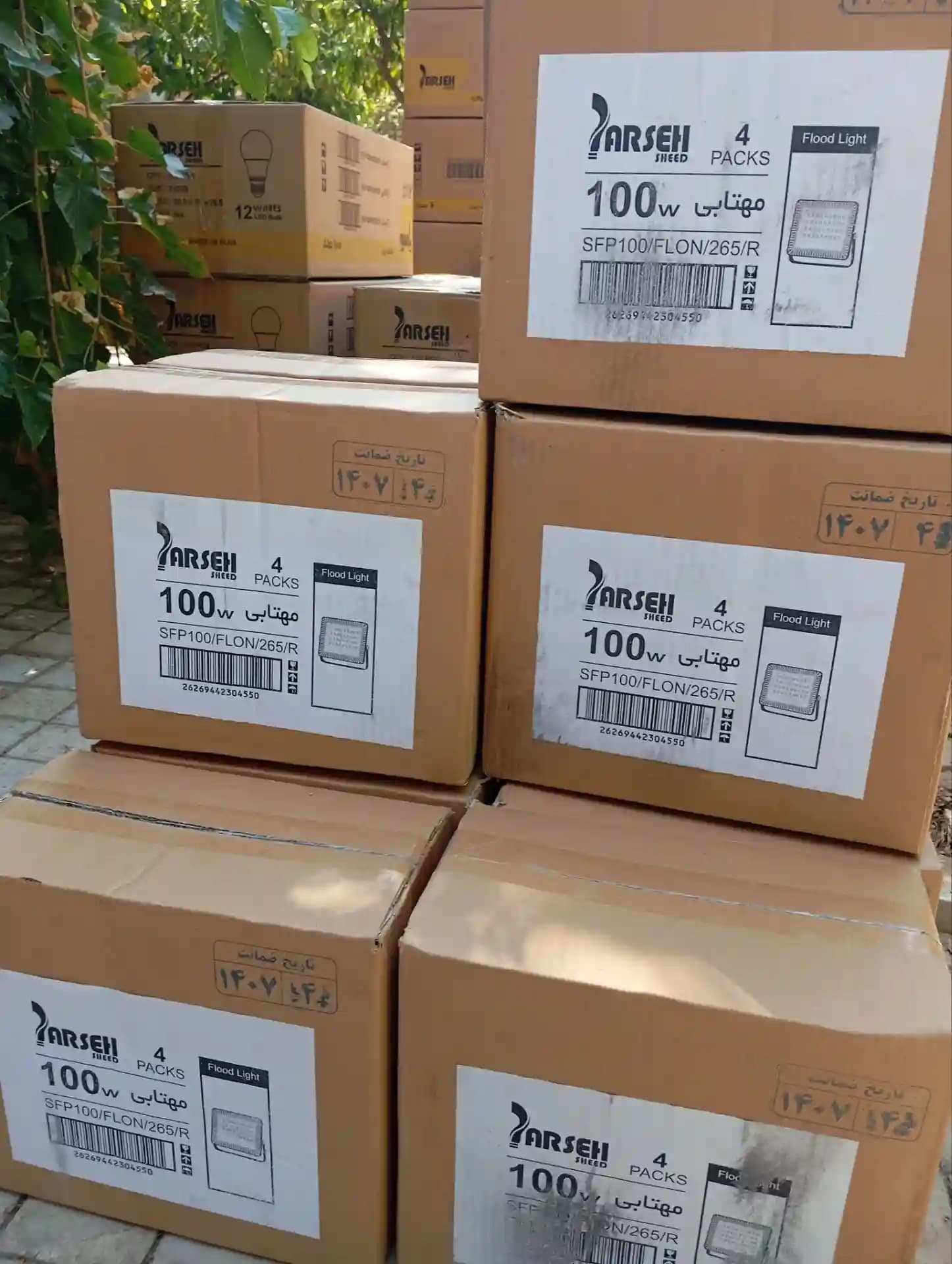 پروژکتور 100 وات پارسه شید مدل اونیکس رنگ نور مهتابی IP65 — تصویر ۴