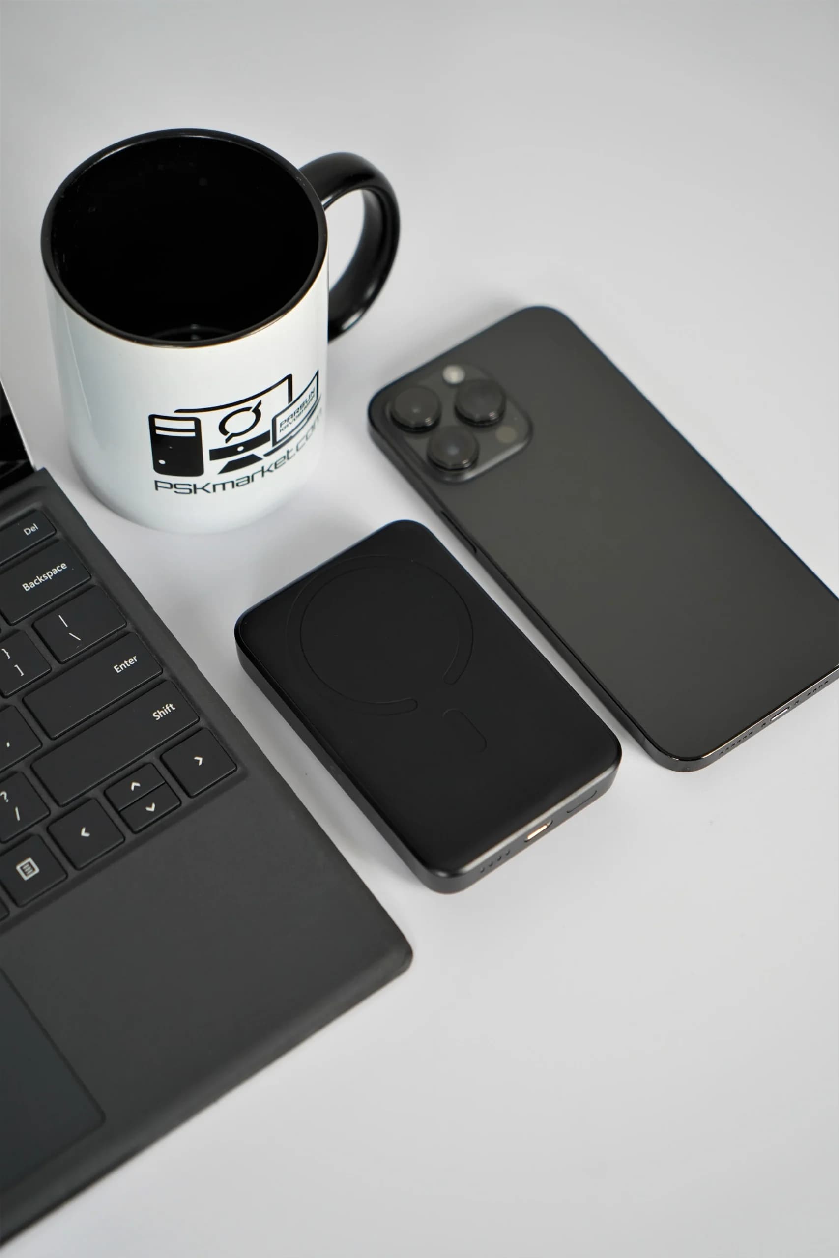پاوربانک 20 وات بیسوس مدل Magnetic Mini 10000mAh — تصویر ۳