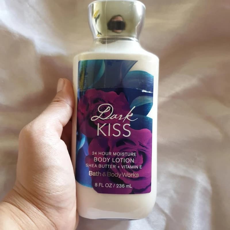 لوسیون بدن بث اند بادی ورکز مدل Dark Kiss — تصویر ۶
