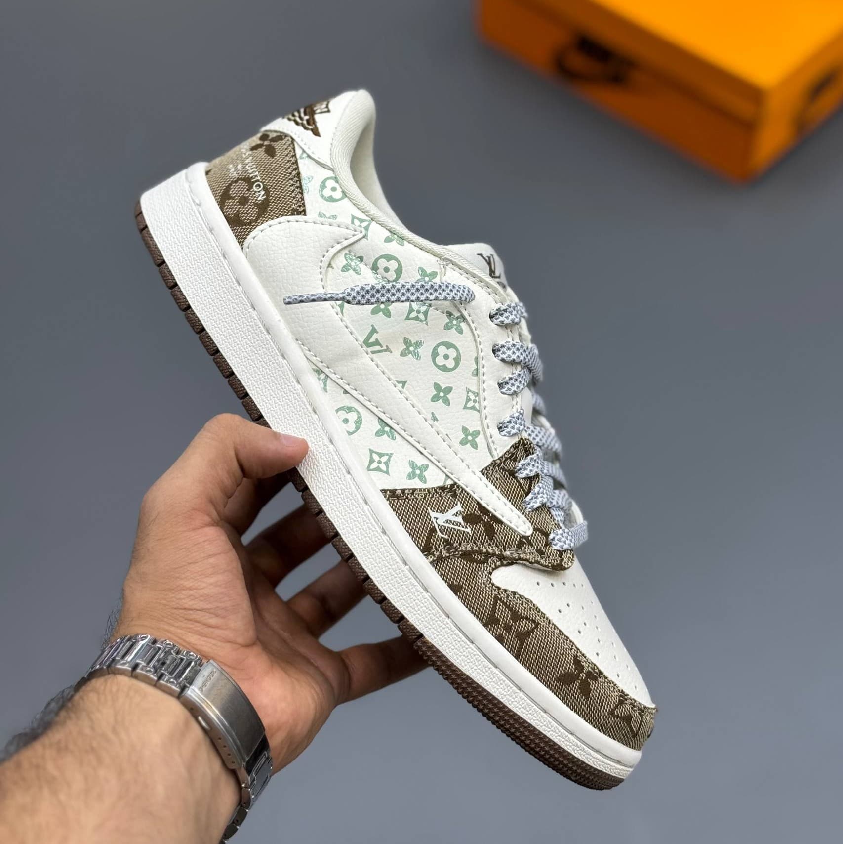 کفش نایک ایر جردن وان لو تراویس اسکات لویی ویتون سفید قهوه ای Nike Air Jordan 1 Low Travis Scott Louis Vuitton White Brown — تصویر ۵