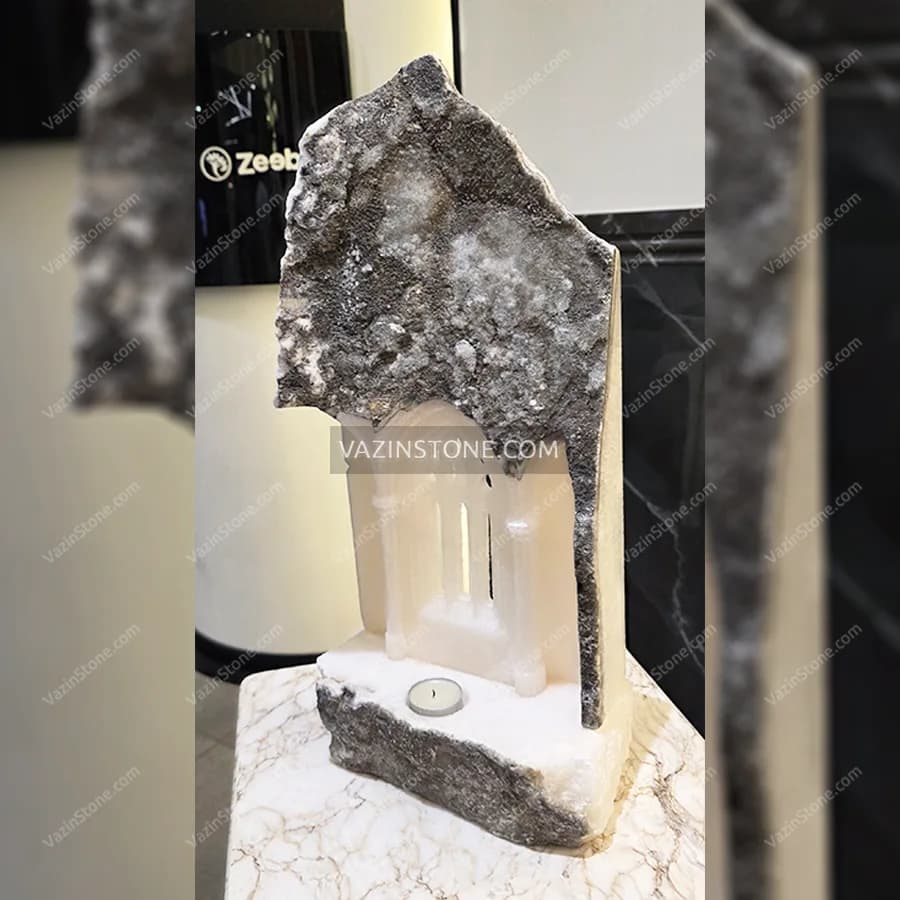 مجسمه سنگی طاق نور — تصویر ۳