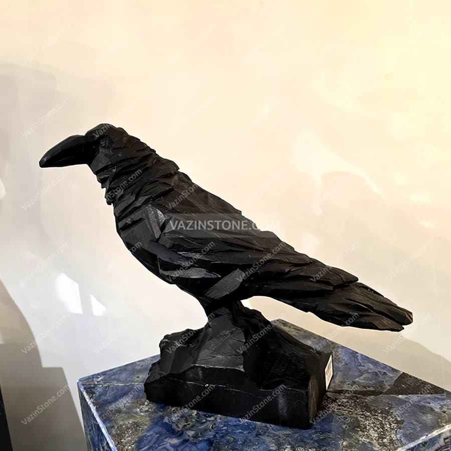 مجسمه سنگی کلاغ — تصویر ۴