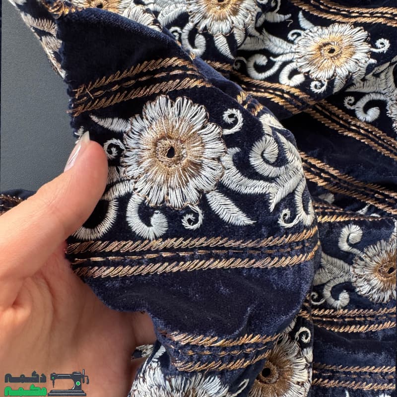 مخمل طرح دار سورمه ای - دکمه مُکمه — تصویر ۳