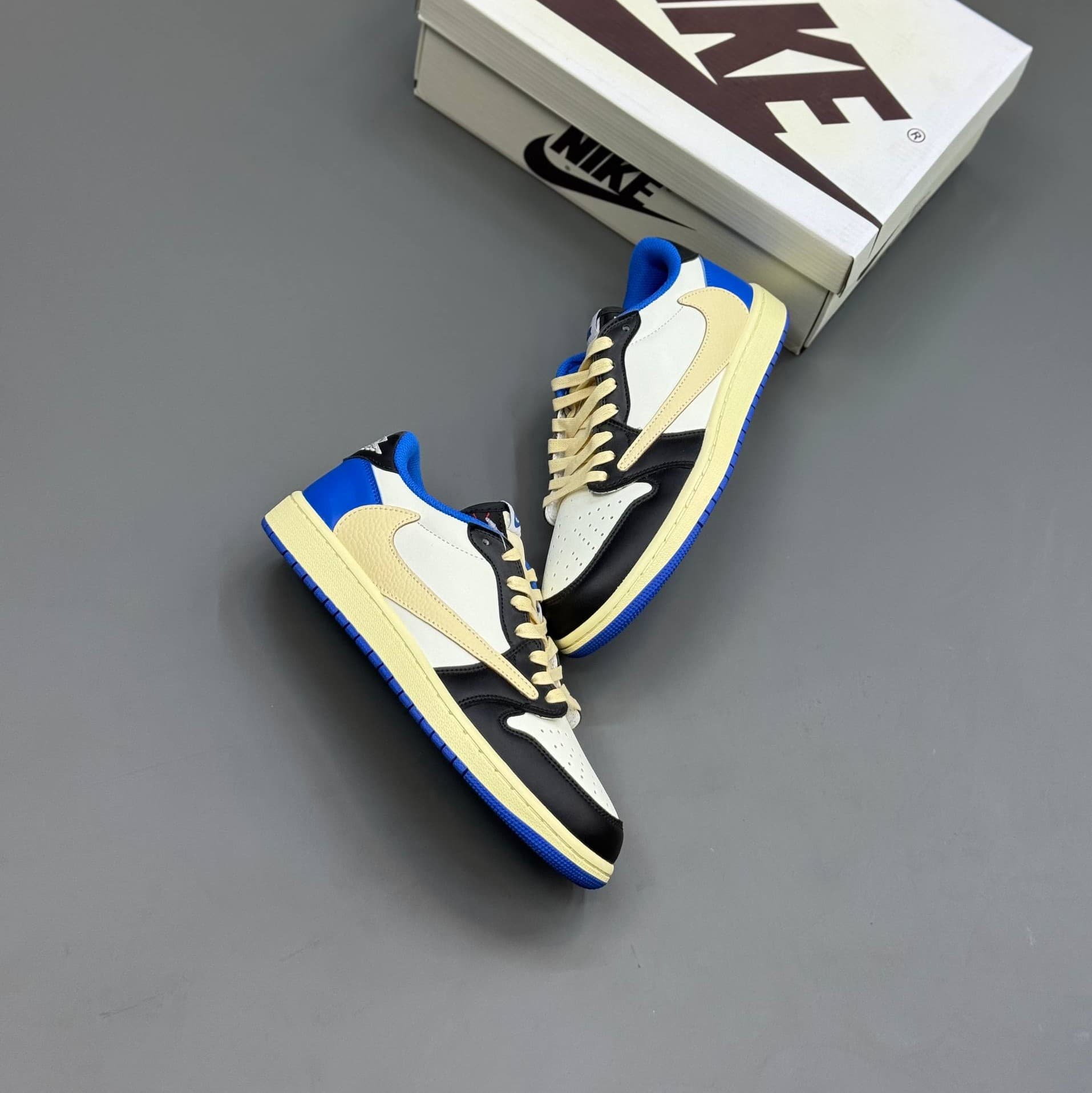 کفش نایک ایر جردن وان لو تراویس فرگمنت Nike Air Jordan 1 Low Travis Scott Fragment — تصویر ۳