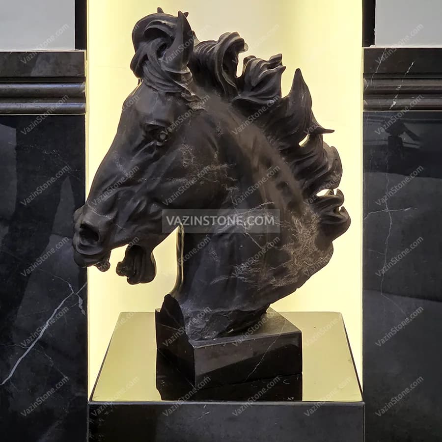 مجسمه سنگی سر اسب — تصویر ۲