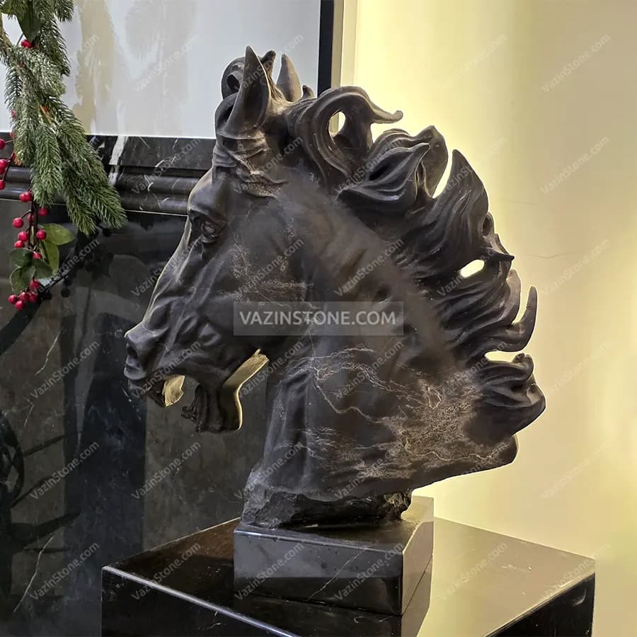 مجسمه سنگی سر اسب — تصویر ۳