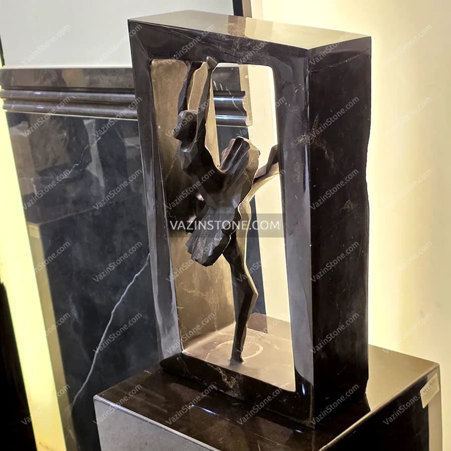 مجسمه سنگی بالرین — تصویر ۳