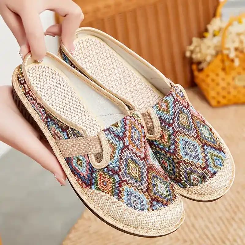 کفش اسلیپر زنانه جلو بسته مدل گلیم سنتی | Traditional Geometric Slippers — تصویر ۴