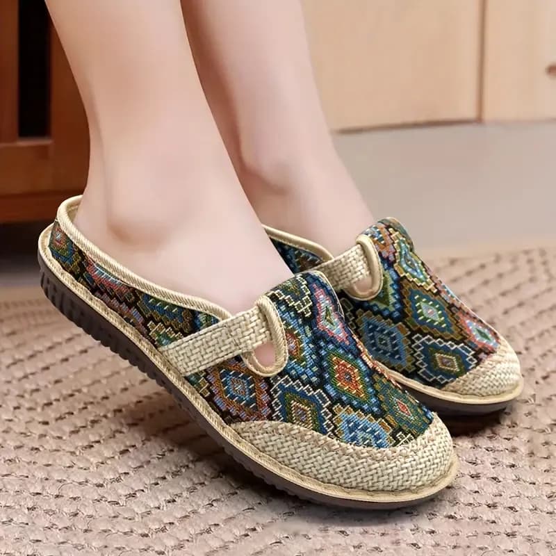 کفش اسلیپر زنانه جلو بسته مدل گلیم سنتی | Traditional Geometric Slippers — تصویر ۲