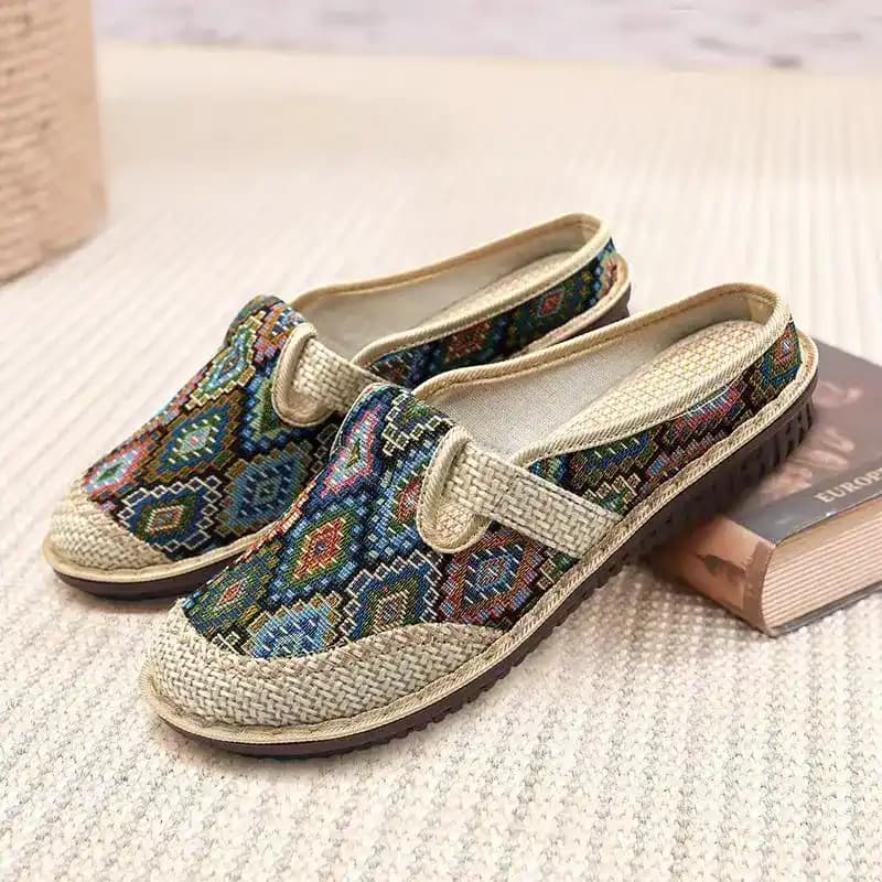 کفش اسلیپر زنانه جلو بسته مدل گلیم سنتی | Traditional Geometric Slippers — تصویر ۳