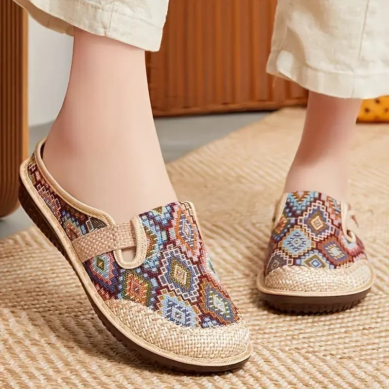 کفش اسلیپر زنانه جلو بسته مدل گلیم سنتی | Traditional Geometric Slippers