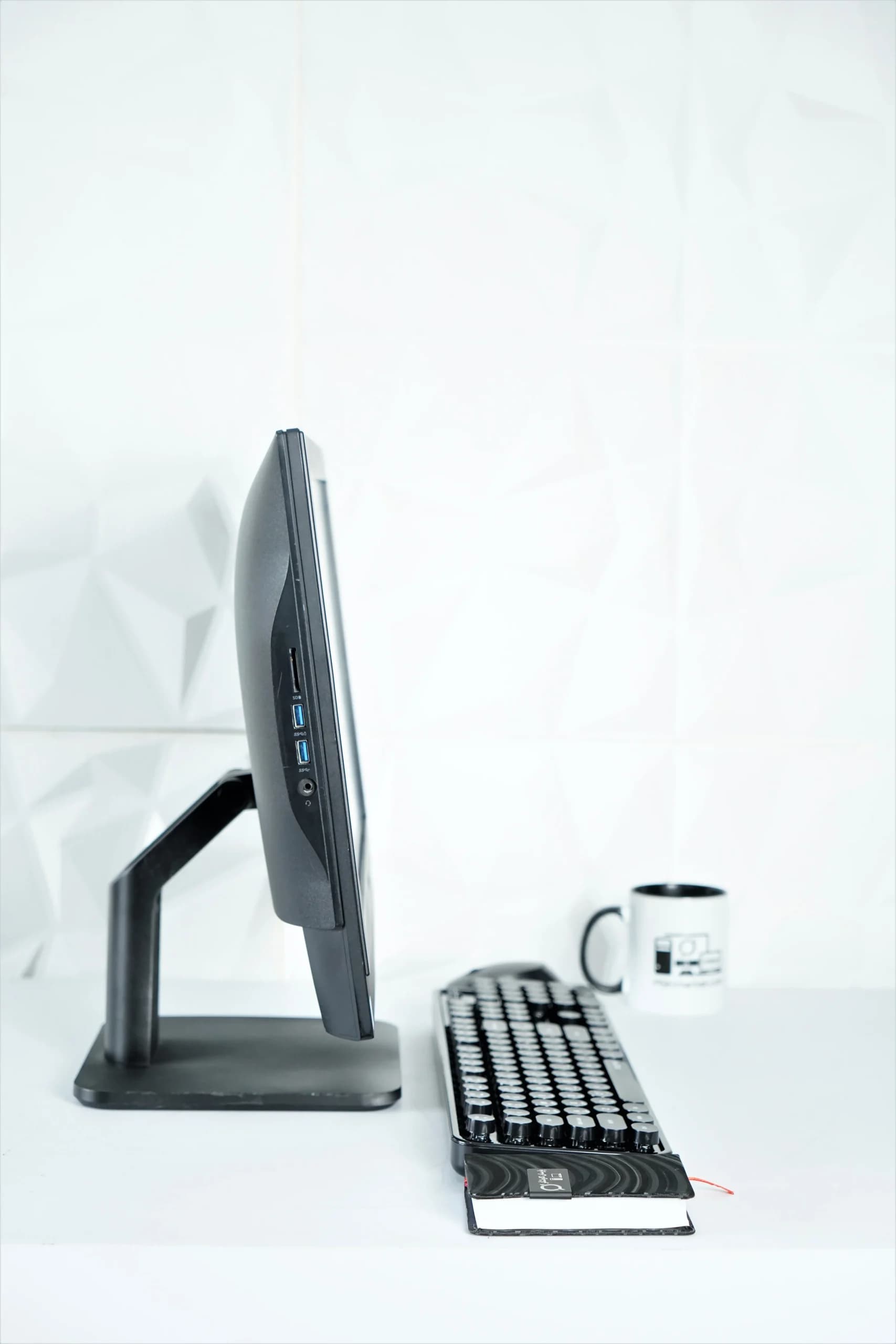 آل این وان 22 اینچ دل DELL 5250 i5 استوک — تصویر ۳
