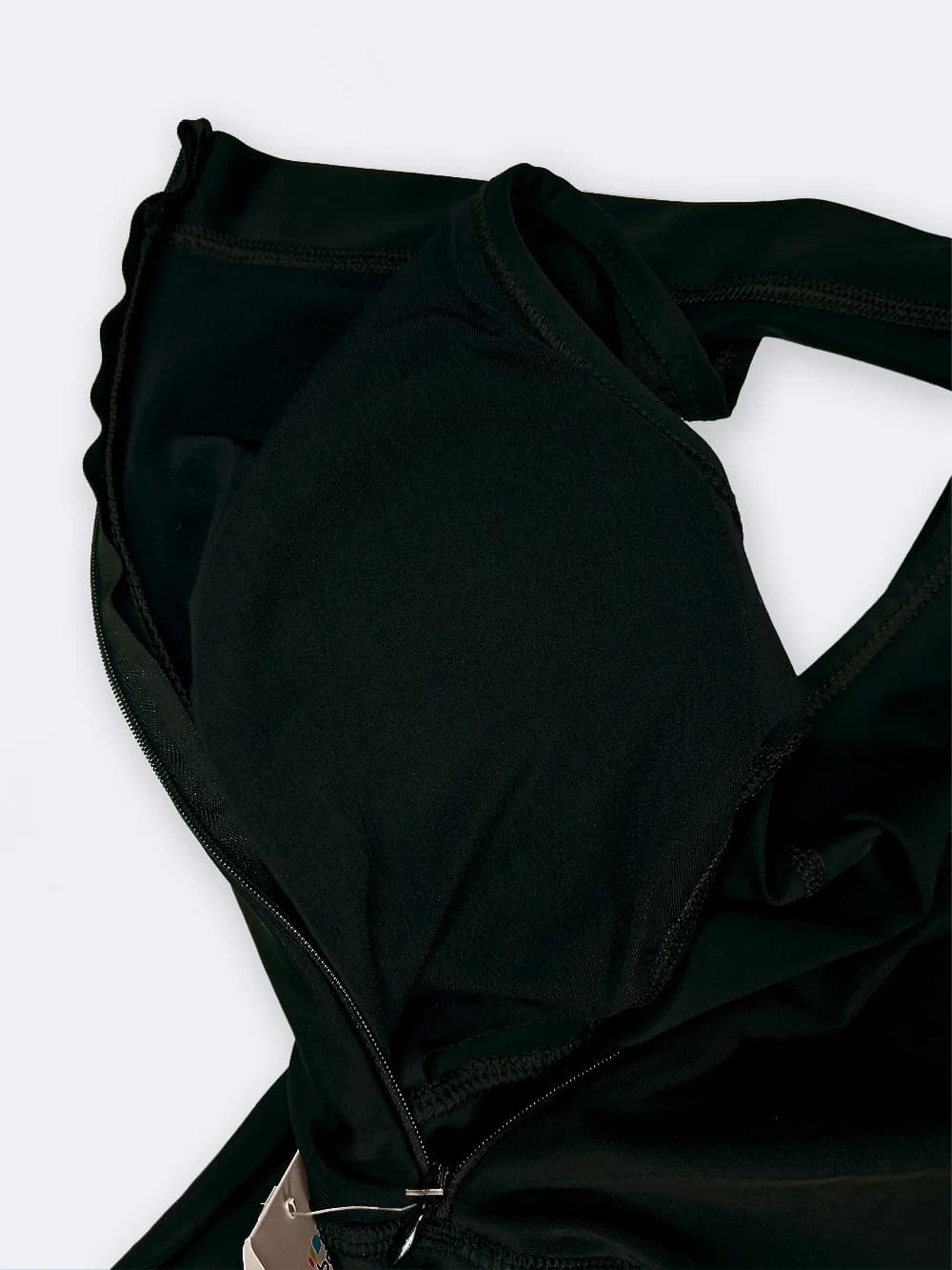 مایو زنانه پادار و کاپدار خاص بصورت یقه گرد زیپ دار مشکی اسپیدو ( Speedo ) — تصویر ۷