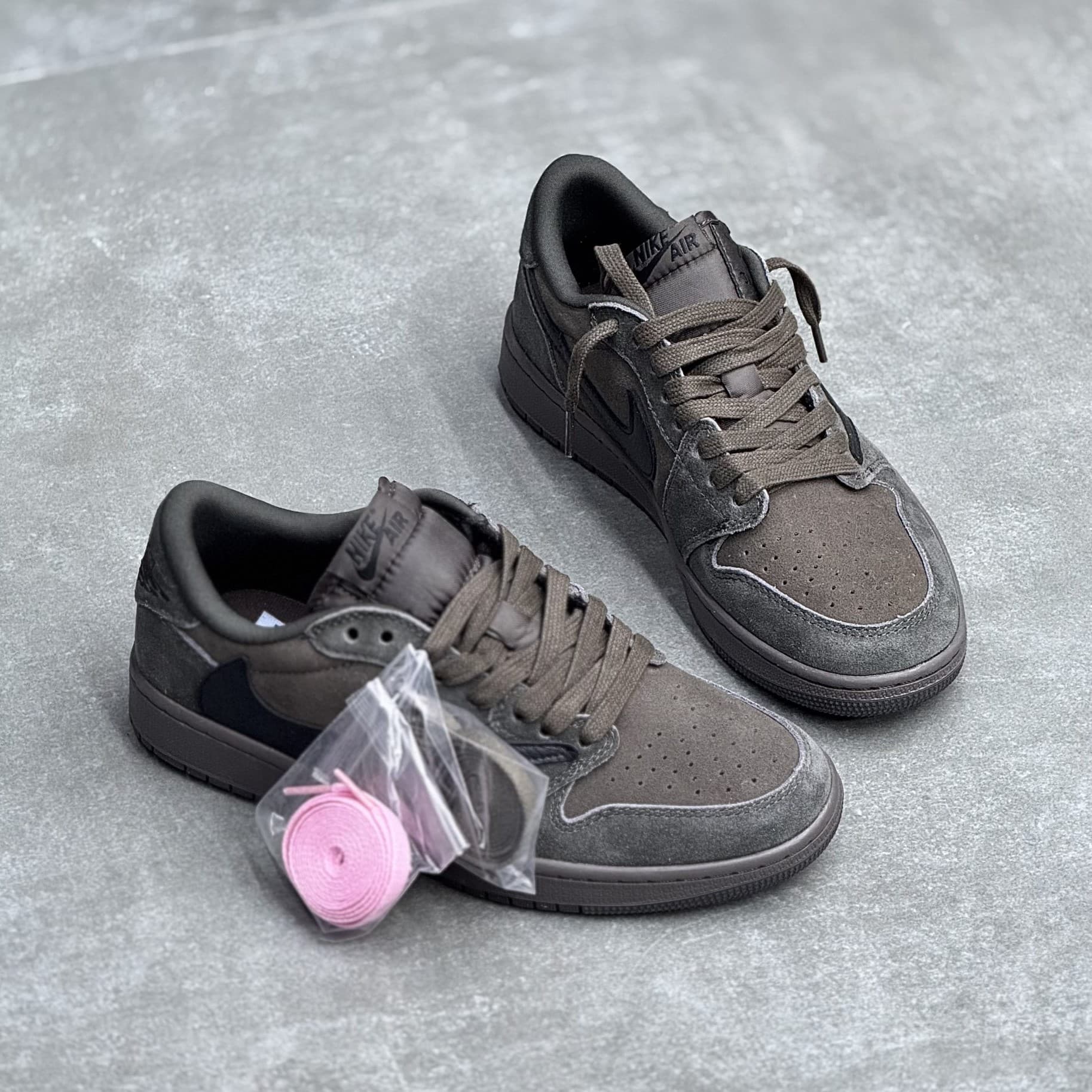 کفش نایک ایر جردن وان لو تراویس اسکات قهوه‌ای موکا Nike Air Jordan 1 Low Travis Scott Mocha — تصویر ۳