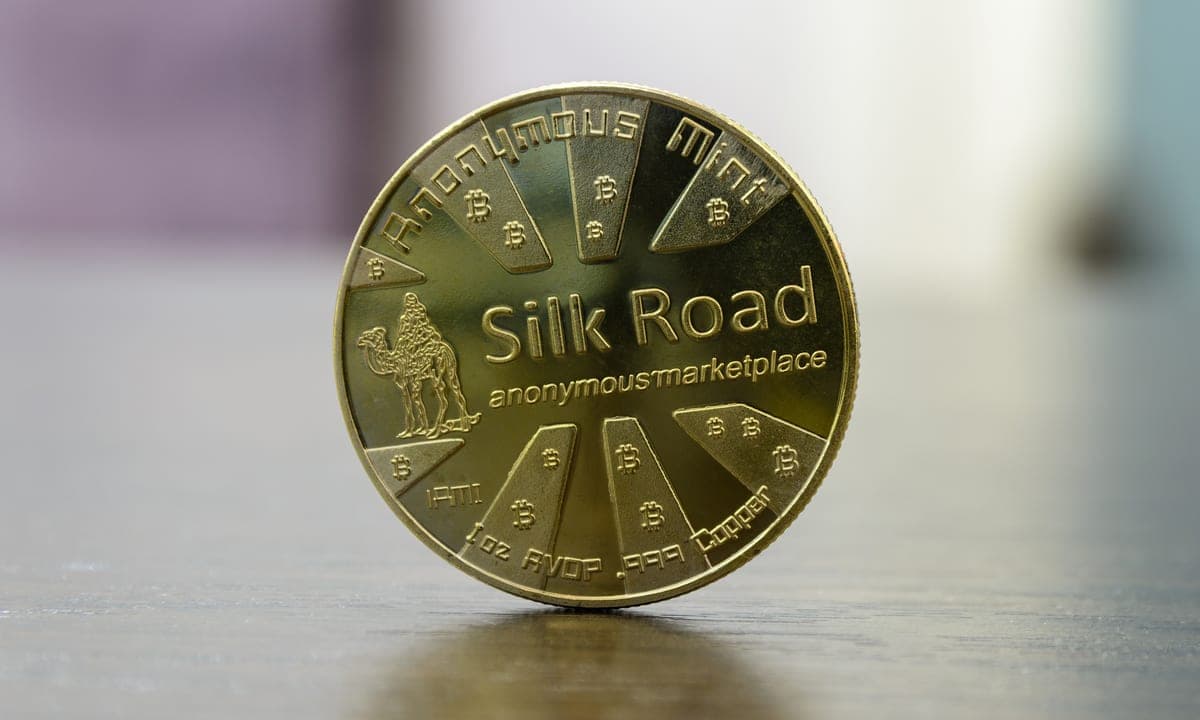 سکه طلایی بیت کوین – طرح Silk Road — تصویر ۶