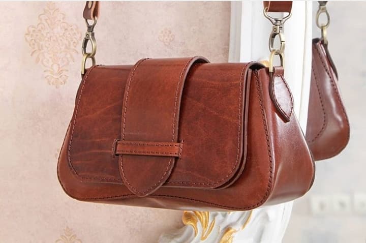 کیف دوشی زنانه چرم گاوی کد 102095