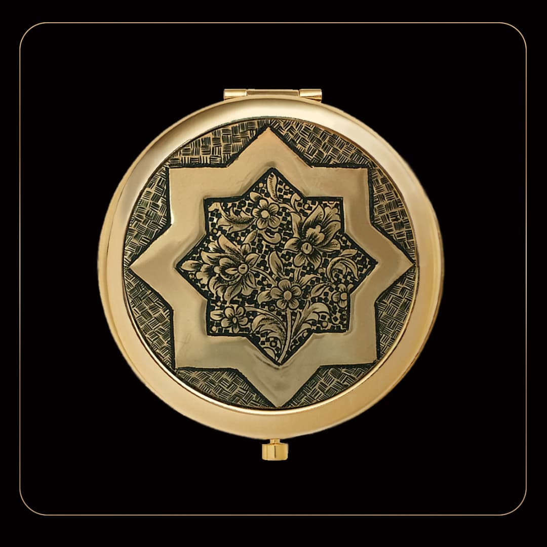 آینه جیبی طلایی قلمزنی برنجی طرح گل و مرغ و هندسه نقوش ختایی با بسته بندی نفیس کد 101952