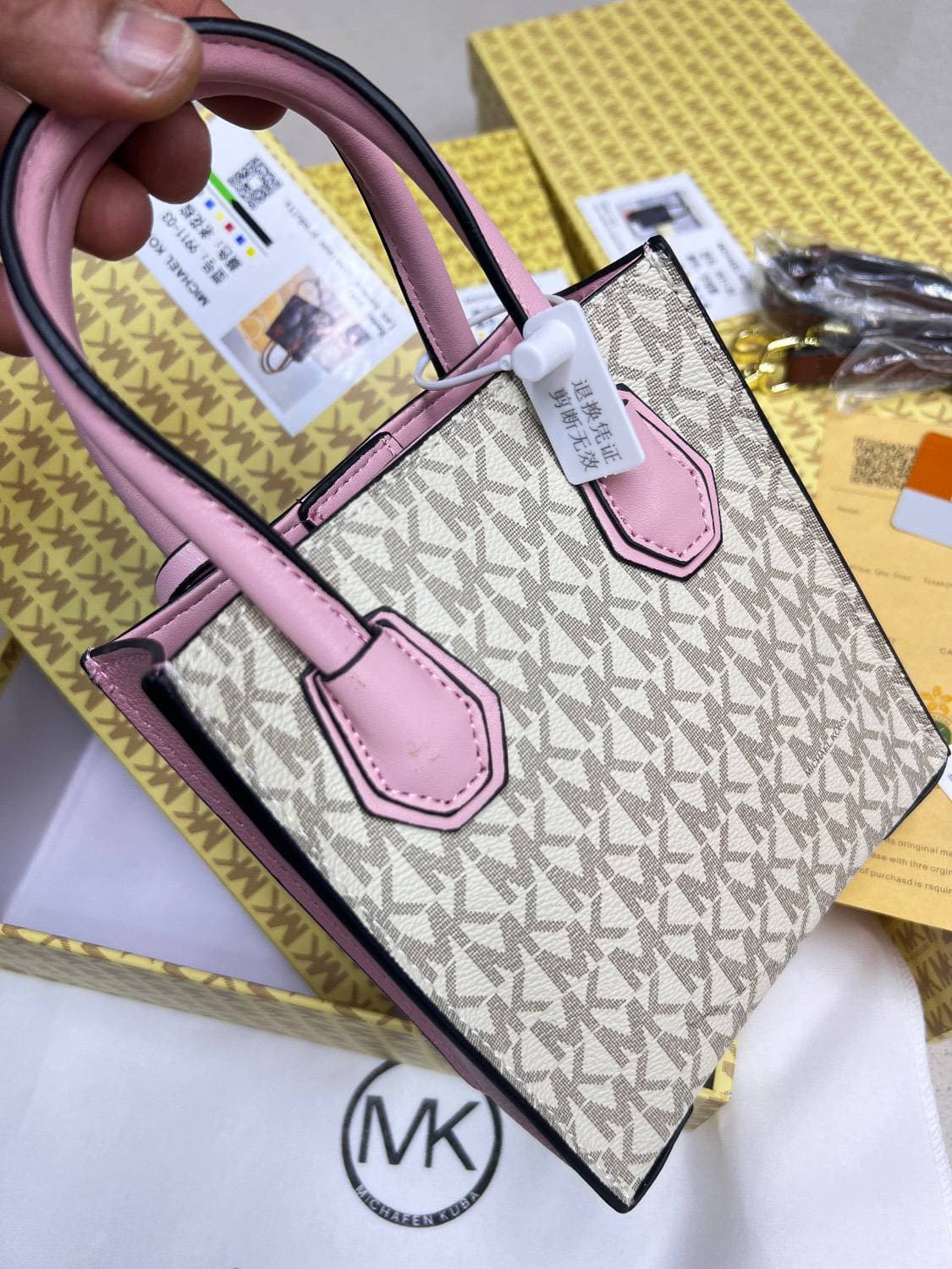 کیف زنانه مایکل کورس – کد محصول:BG031 — تصویر ۴