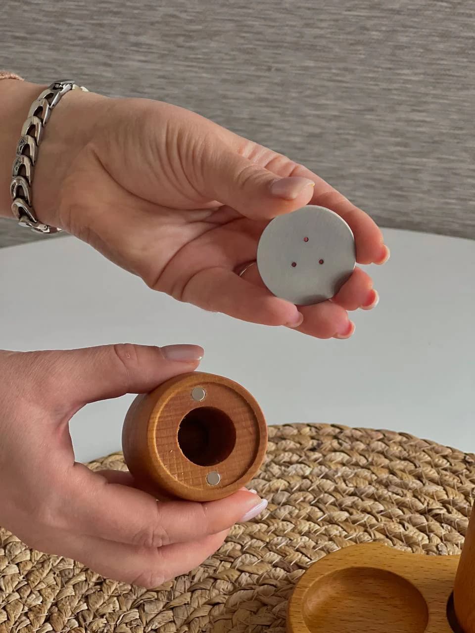 نمکدان چوبی نیم وود مدل خمره ای — تصویر ۵