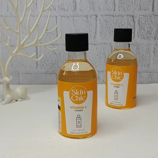 تونر روشن کننده و پاک کننده اسکین شیک مدل Vitamin C — تصویر ۲