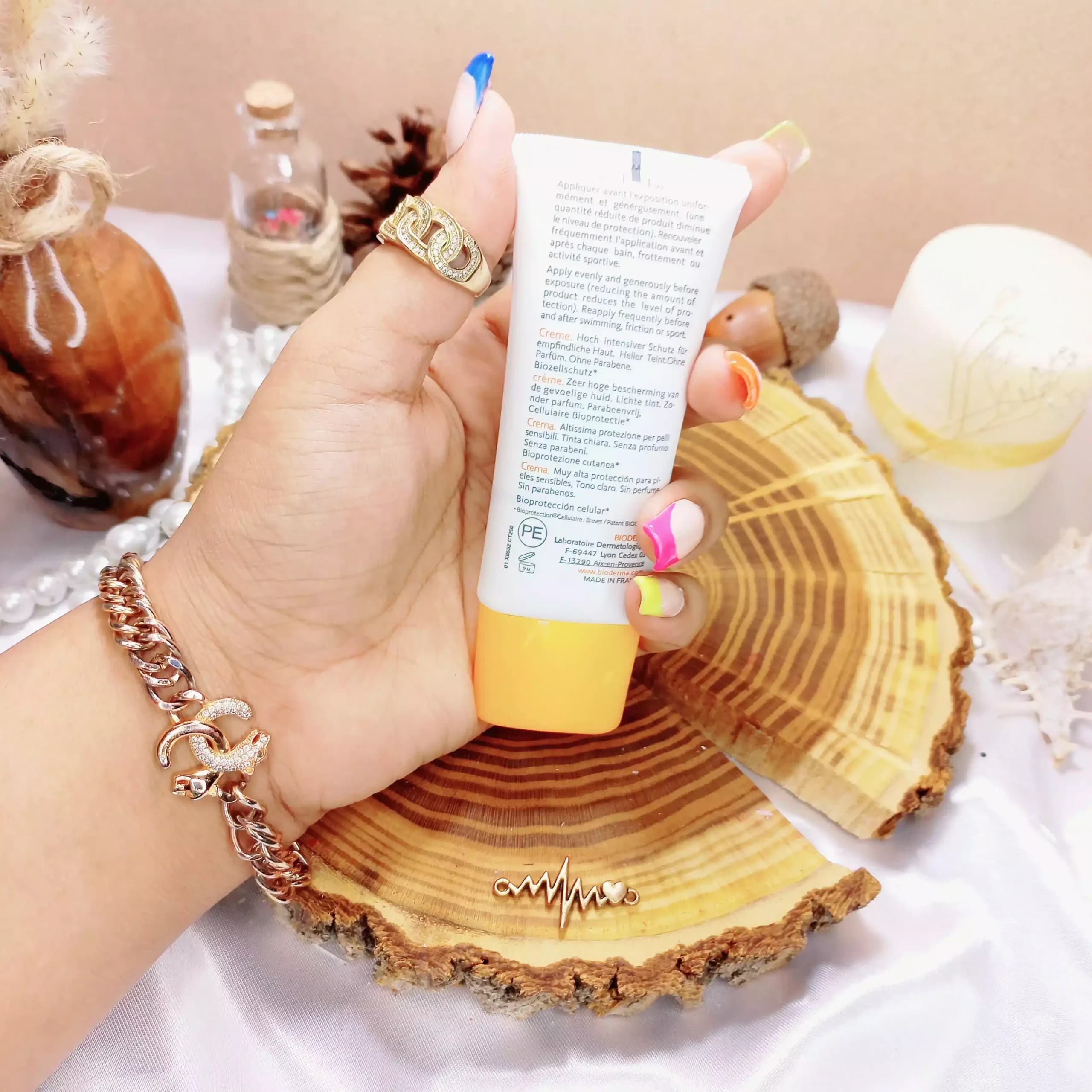 کرم ضد آفتاب بی رنگ SPF50 مناسب پوست های حساس و آسیب دیده حجم 30 میل — تصویر ۴