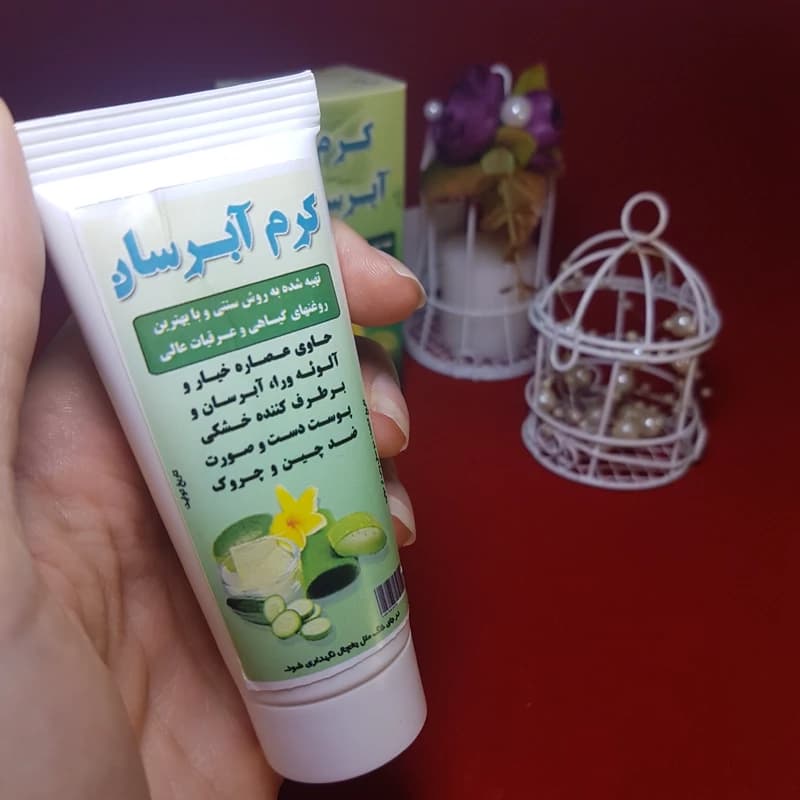 کرم آبرسان حرفه ای | مرطوب کننده بدون چربی — تصویر ۳