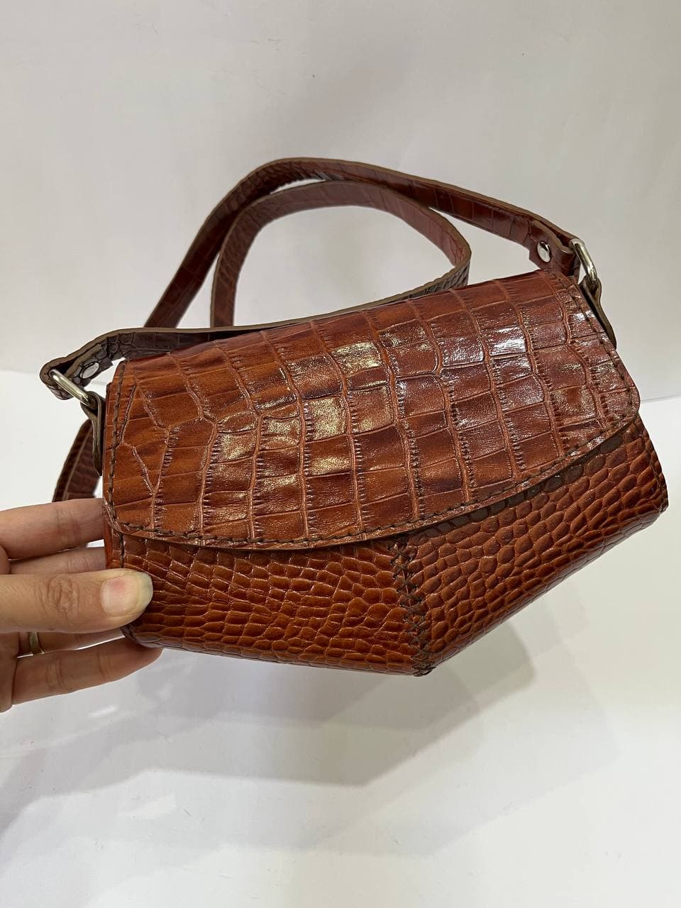 کیف دوشی چرم زنانه عسلی