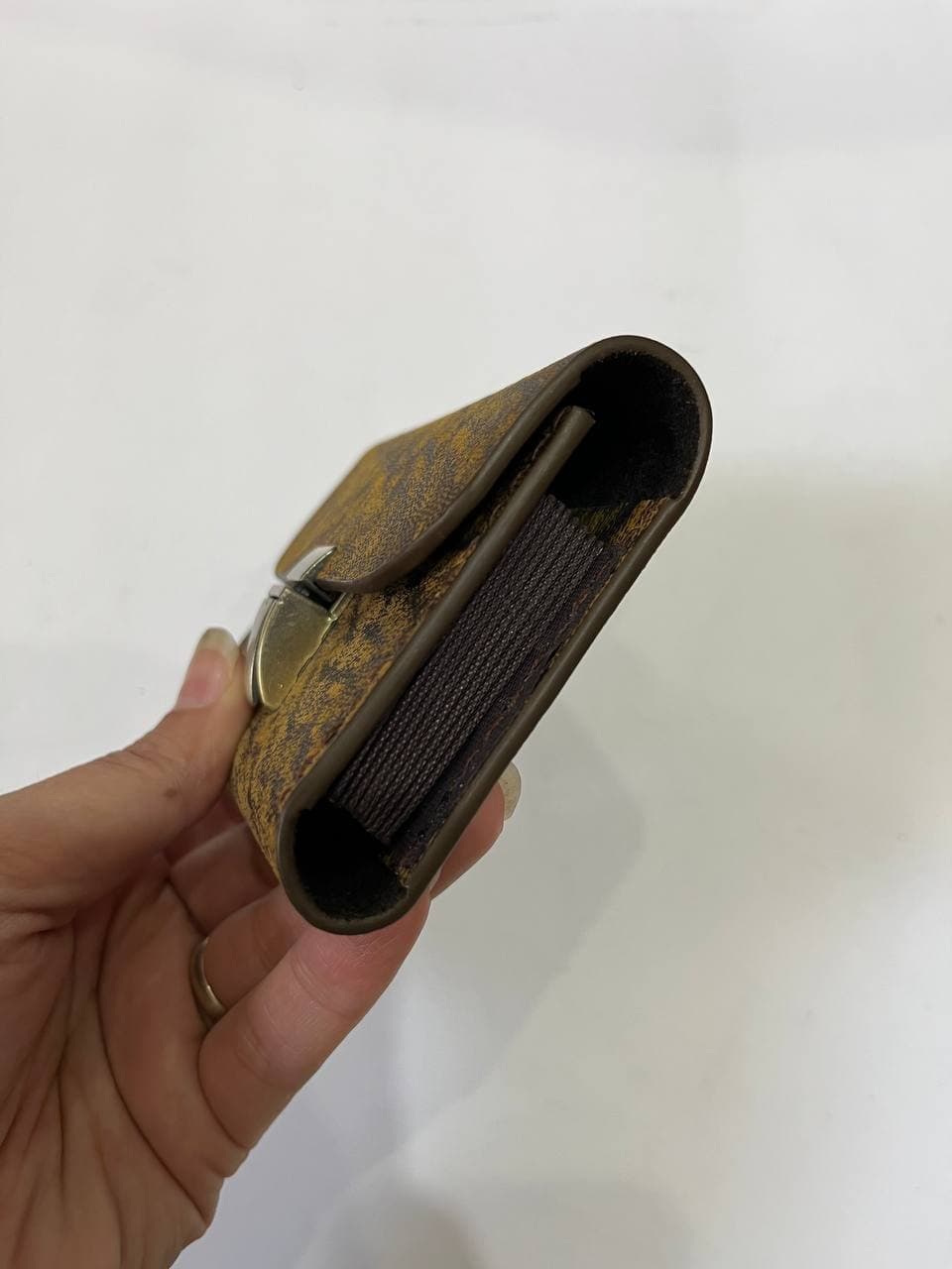 جاکارتی چرم آکاردئونی شتری قفلدار — تصویر ۳