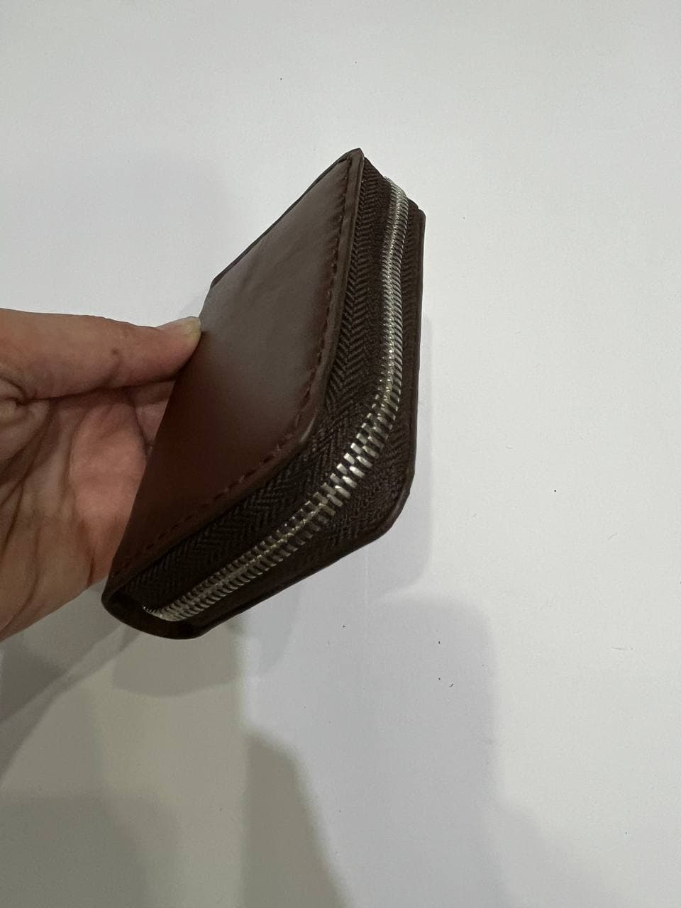 جاکارتی چرم آکاردئونی دورزیپ قهوه ای — تصویر ۴