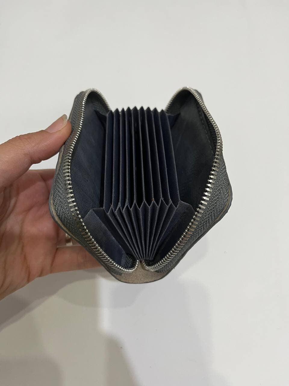 جاکارتی چرم آکاردئونی دورزیپ لیزارد طوسی — تصویر ۴