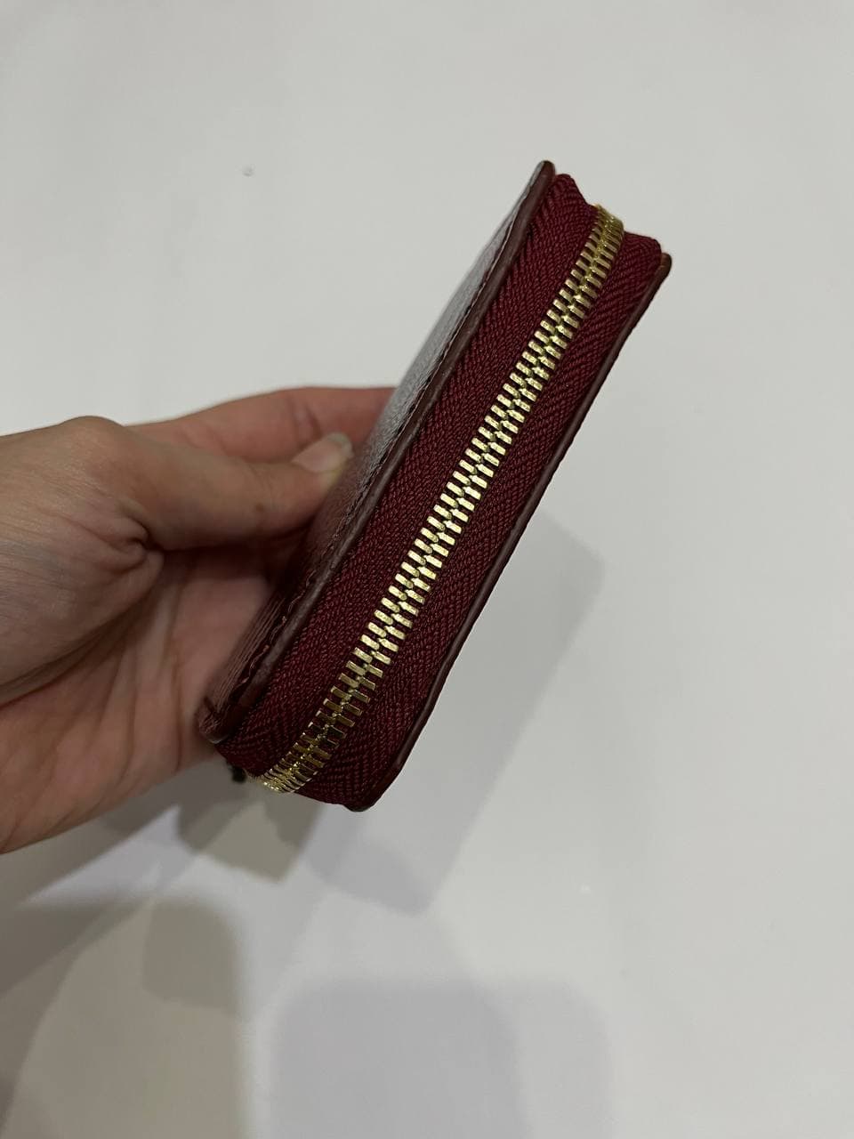 جاکارتی چرم آکاردئونی دورزیپ لیزارد زرشکی — تصویر ۳