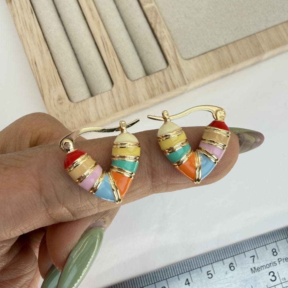 گوشواره مینا کاری طرح قلب حلقه ای ۲ — تصویر ۳