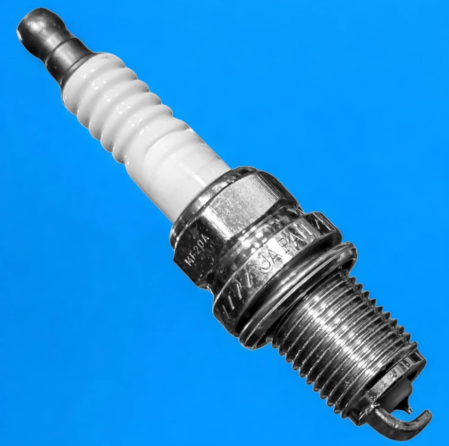 شمع تقویتی خودرو فورس مدل سوزنی کد XU7.XU7P.XUM مناسب برای پژو ۴۰۵ ، پژو پارس بسته ۴ عددی — تصویر ۳