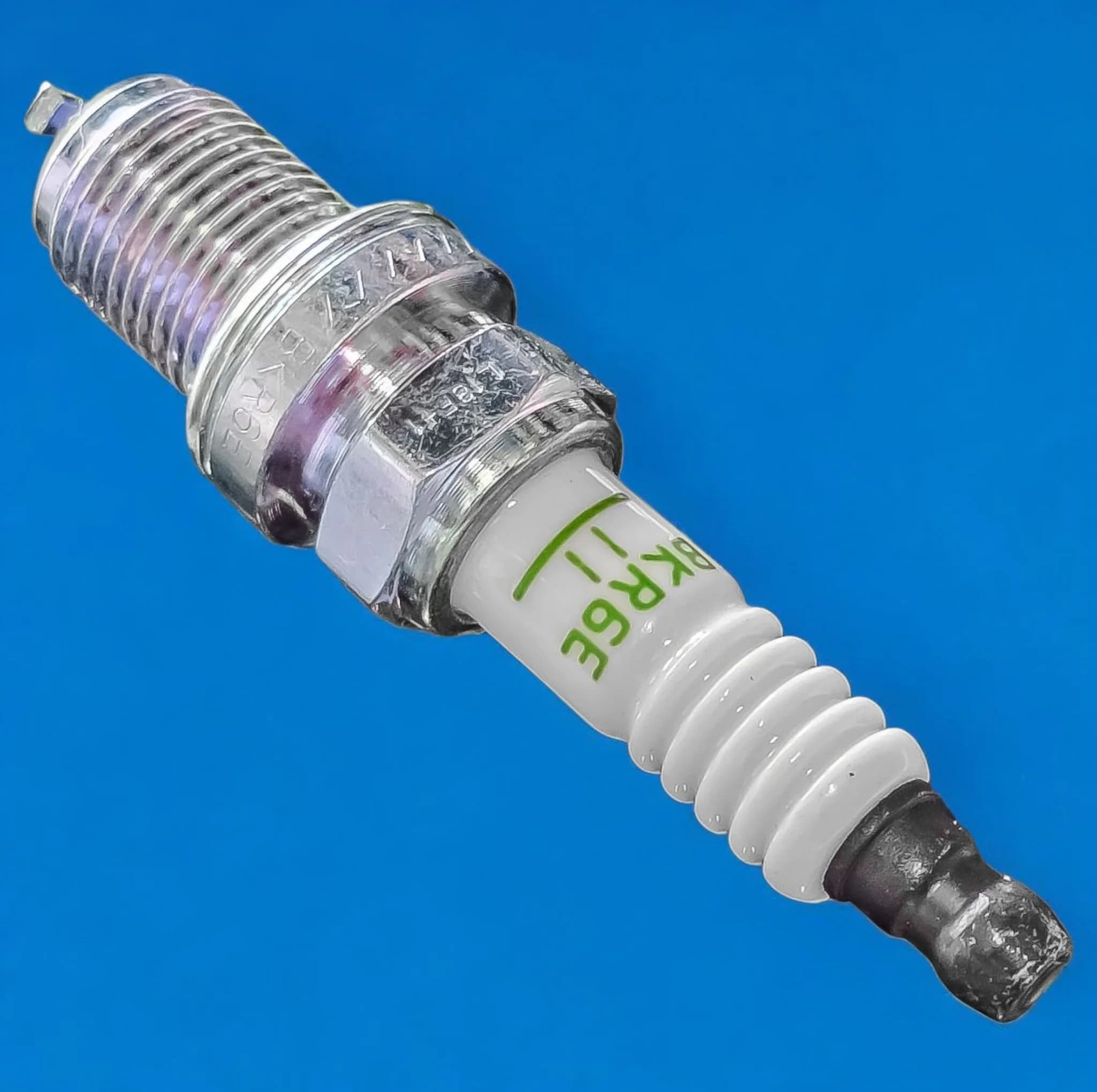 شمع خودرو ان جی کی مدل XU7.XU7P.XUM کد BKR6E11 پایه کوتاه مناسب برای پژو ۴۰۵ ، پارس ، آریسان ۲ بسته ۴ عددی — تصویر ۷