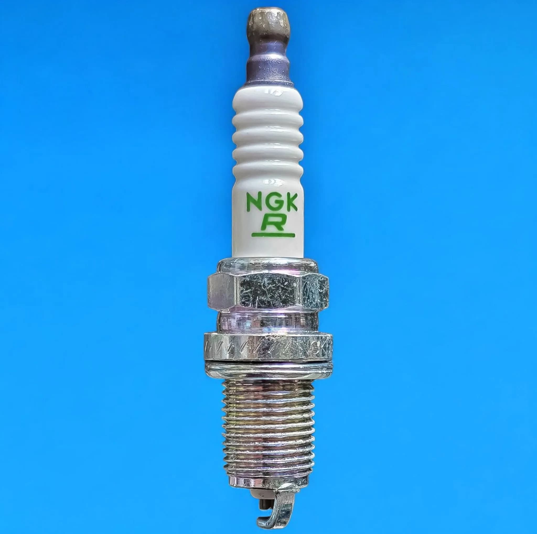 شمع خودرو ان جی کی مدل XU7.XU7P.XUM کد BKR6E11 پایه کوتاه مناسب برای پژو ۴۰۵ ، پارس ، آریسان ۲ بسته ۴ عددی — تصویر ۵
