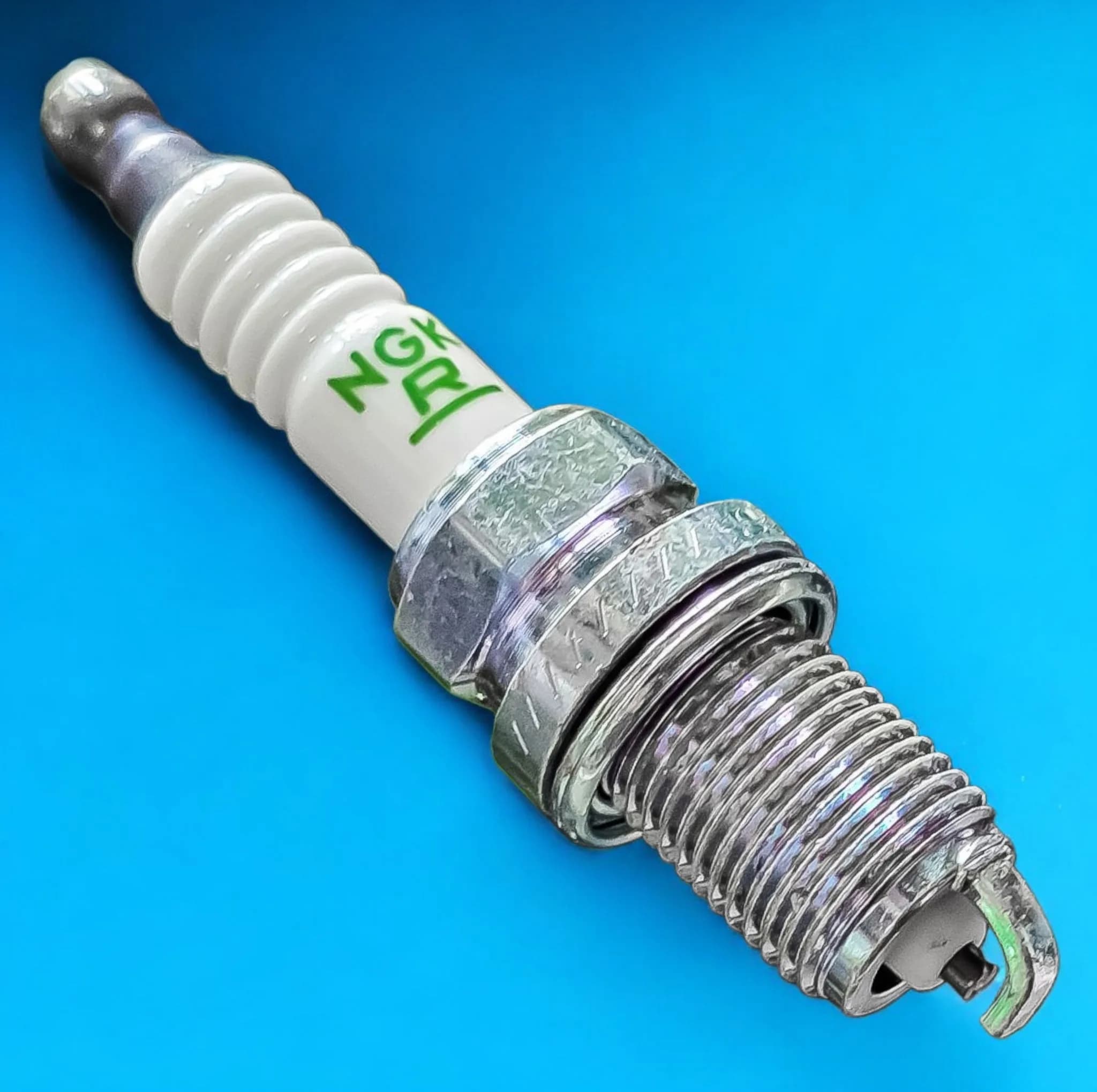 شمع خودرو ان جی کی مدل XU7.XU7P.XUM کد BKR6E11 پایه کوتاه مناسب برای پژو ۴۰۵ ، پارس ، آریسان ۲ بسته ۴ عددی — تصویر ۴